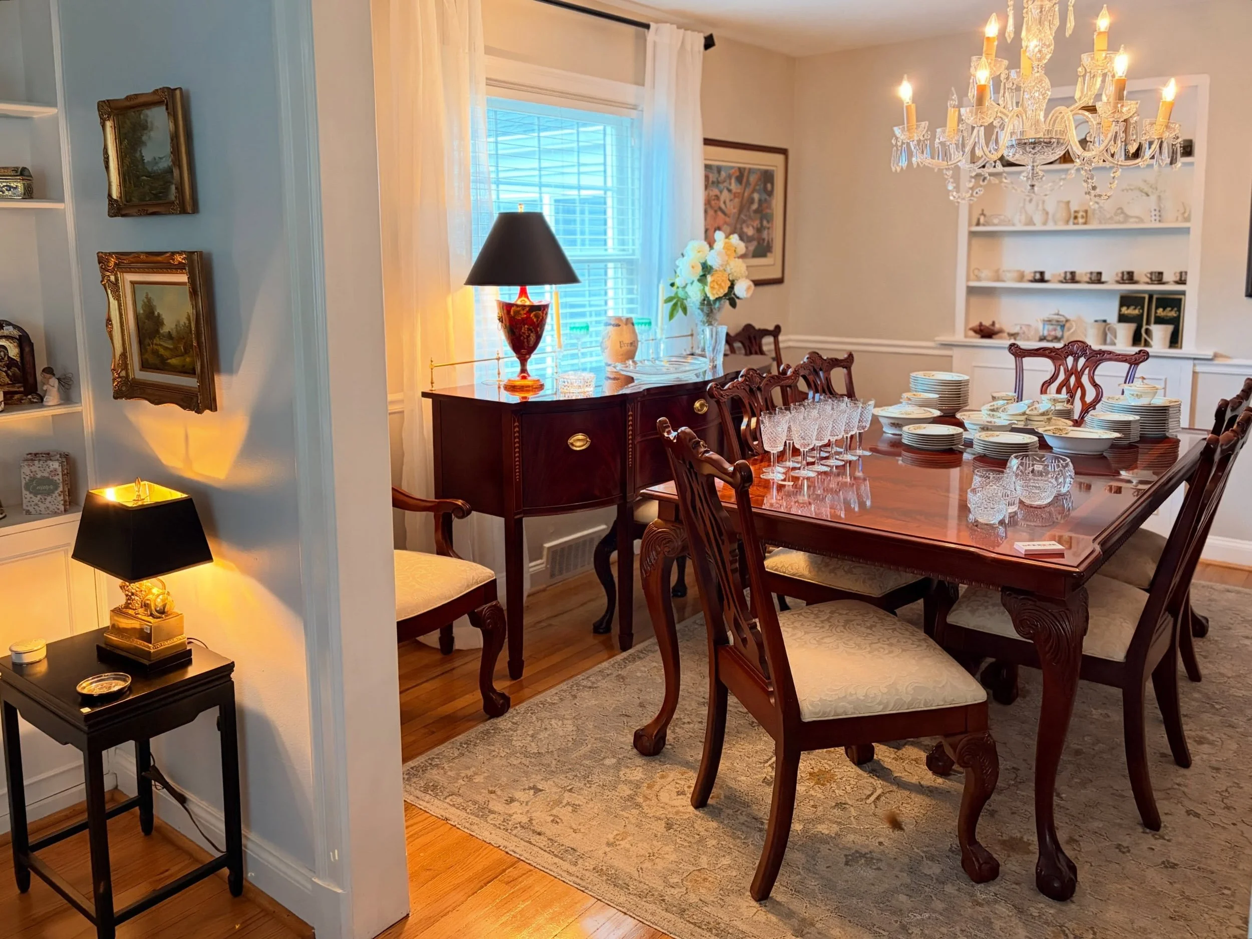 We are so excited about this sweet, super eclectic Glendale estate sale this weekend 🖤 I will be posting more in stories, so please check back! Lots of designer pieces, clothing, Waterford, western decor, cottage chic decor, lots of outdoor items an