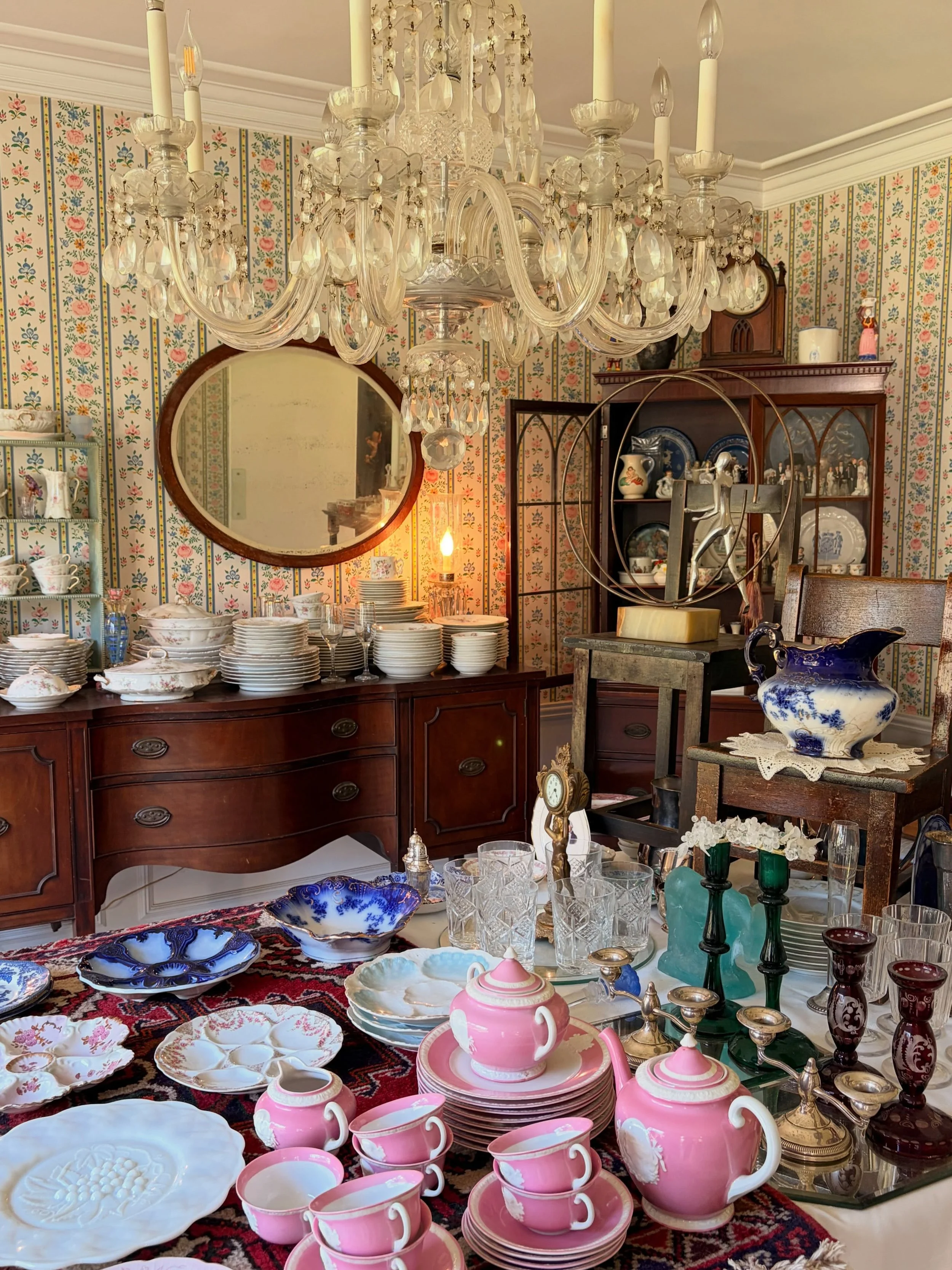 Add Moderne Archive to your calendar this weekend! 
We have two special sales for you this Saturday and Sunday🏷️ This sale is an extraordinary estate in Frontenac with many pieces of art including Trova, Erte and Norman Rockwell. Thousands of unique