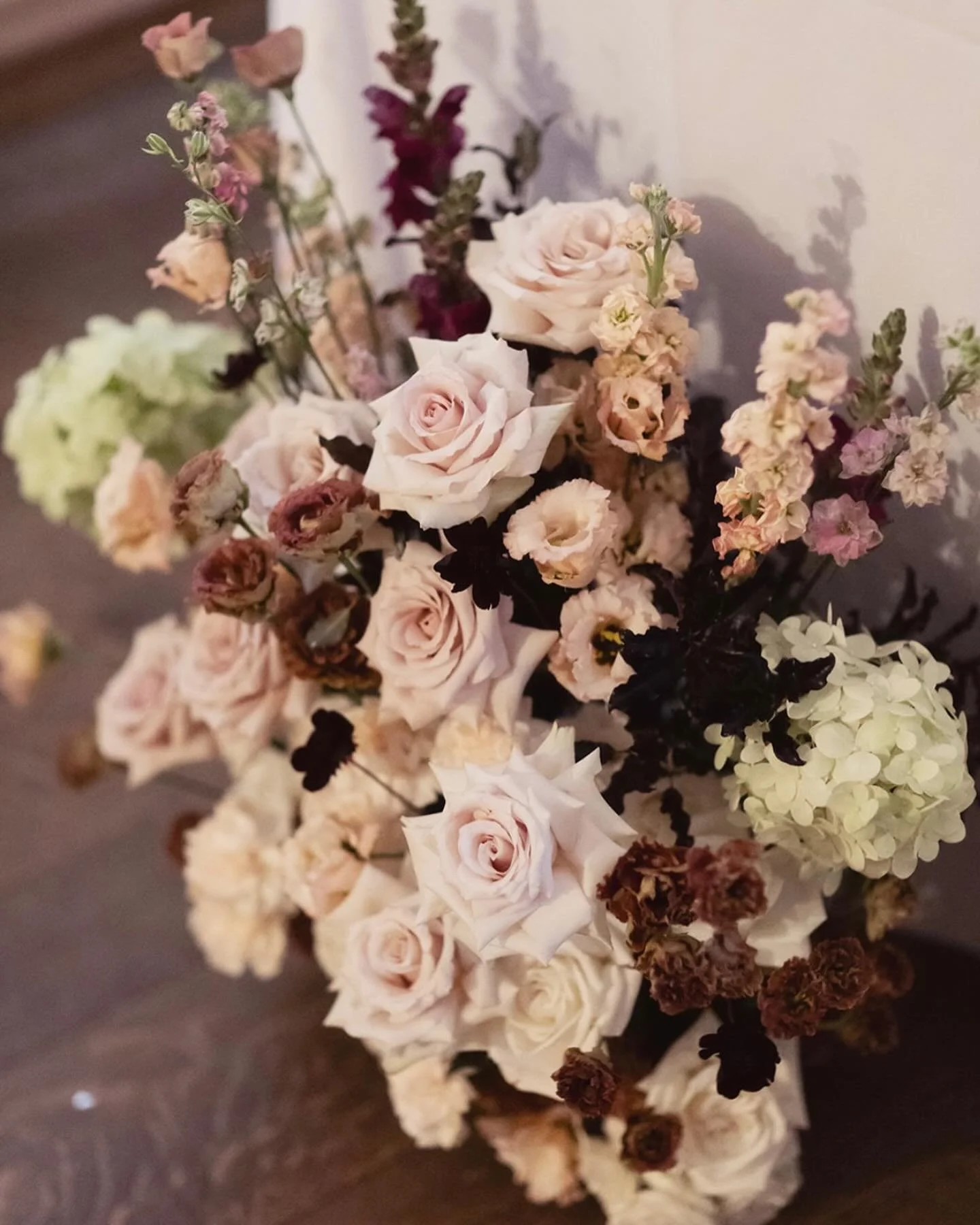 A look back at one of our favourite weddings 🤎 The brief was to create something that felt soft, romantic and in tune with the beautiful spaces of Rowallan Castle 🕊️

We worked with a refined, natural palette with blush and autumnal highlights for 