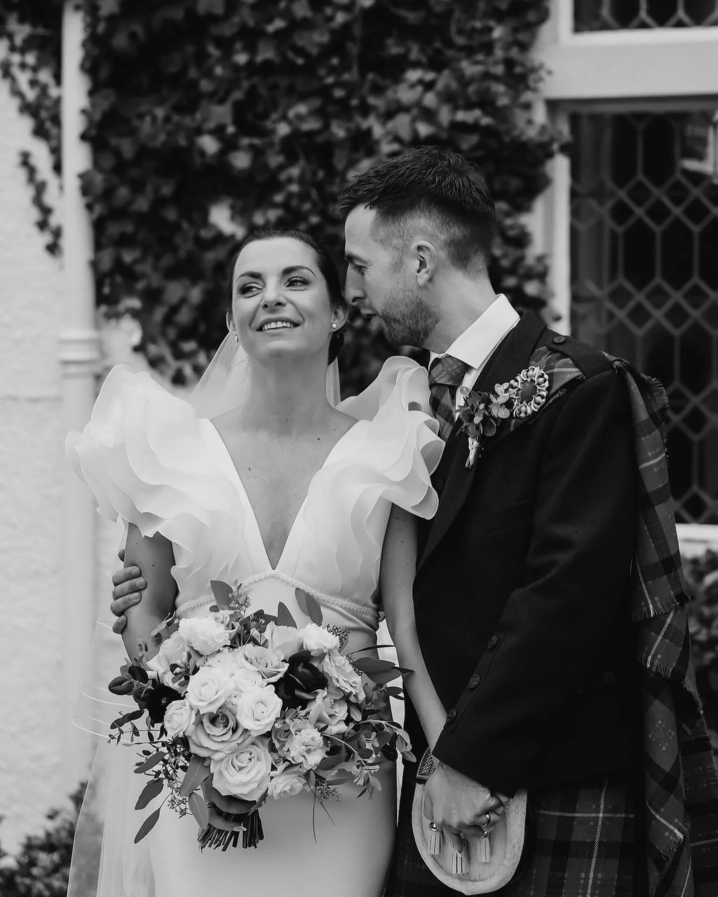 Precious snapshots to treasure from Joanna and Ewen&rsquo;s wedding day 🪄 
 
Designing and creating wedding florals to sit alongside these quiet, in between moments on days filled with so much love, beauty and meaning, really is one of the most spec
