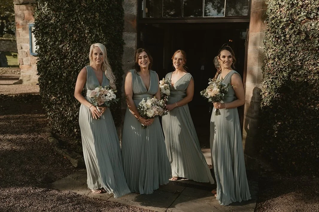 A moment for the girls 🕊️🤎🪄 

#bridesmaids #weddingflowers #scottishflorist #cambowedding #bridesmaidvibes
