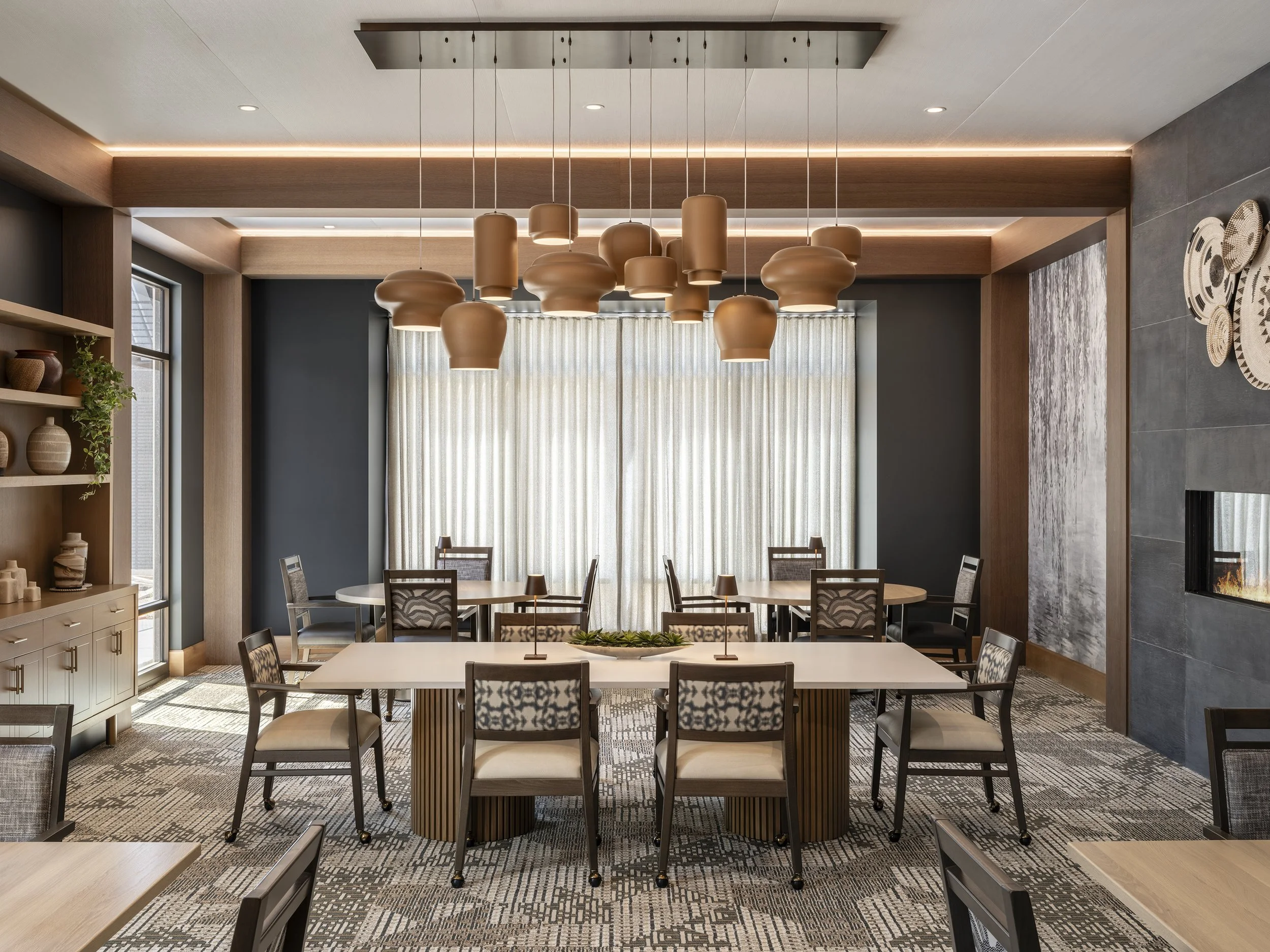 05-Royal Oaks - Inspirata Pointe_Photo Int Dining Indigo Kitchen 4_Copyright Mike Kelley.jpg