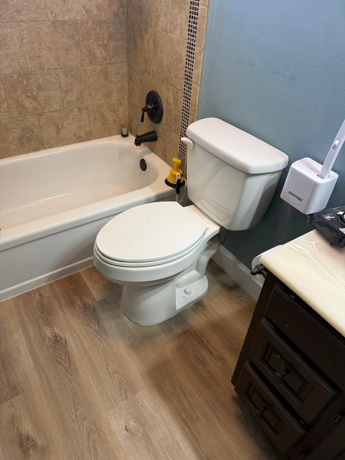 Straightforward bathroom, set up the way it should be. Toilet, tub, and sink in place and working, clean and simple. Quiet, dependable work we&rsquo;re proud to do.

Please call/text 801-808-1236 to make an appointment

#robertsonplumbing #robertson