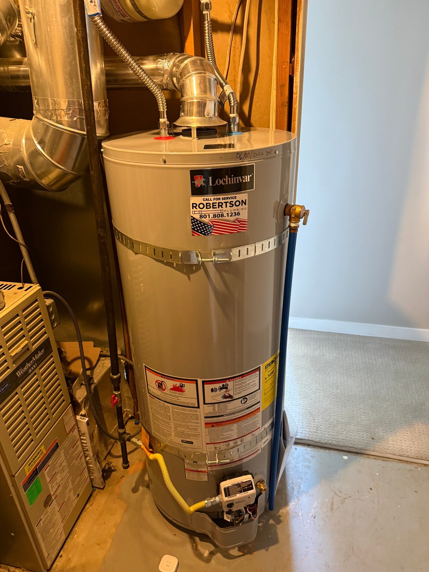 Wrapped up a clean tank-style water heater install today. Flexible copper on the hot and cold, yellow flex on the gas, and the vent seated properly on the draft hood so exhaust is handled right. Cold-side shutoff for easy maintenance and solid seismi