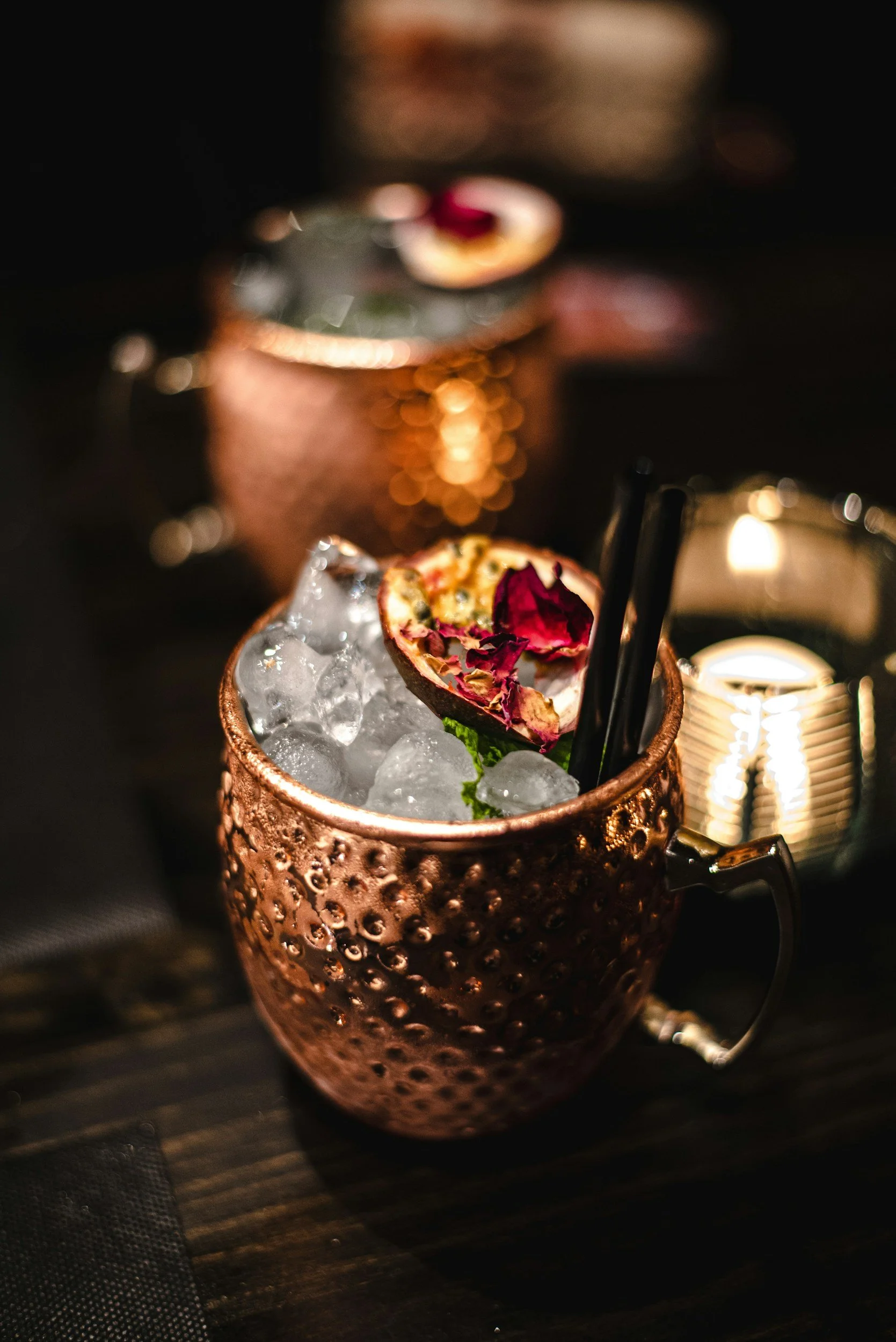 Do Mobile Bartenders Supply Cups, Ice, and Garnishes? Here’s Exactly What You Get