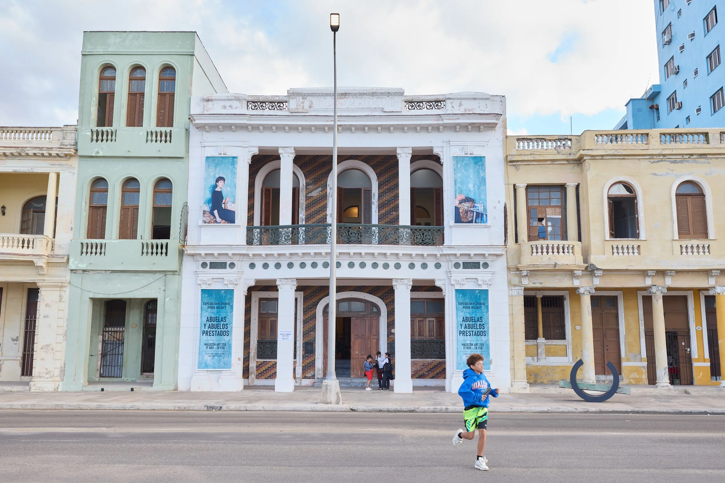 Documentación Abuelas y abuelos prestados Expo bienal 4.jpg