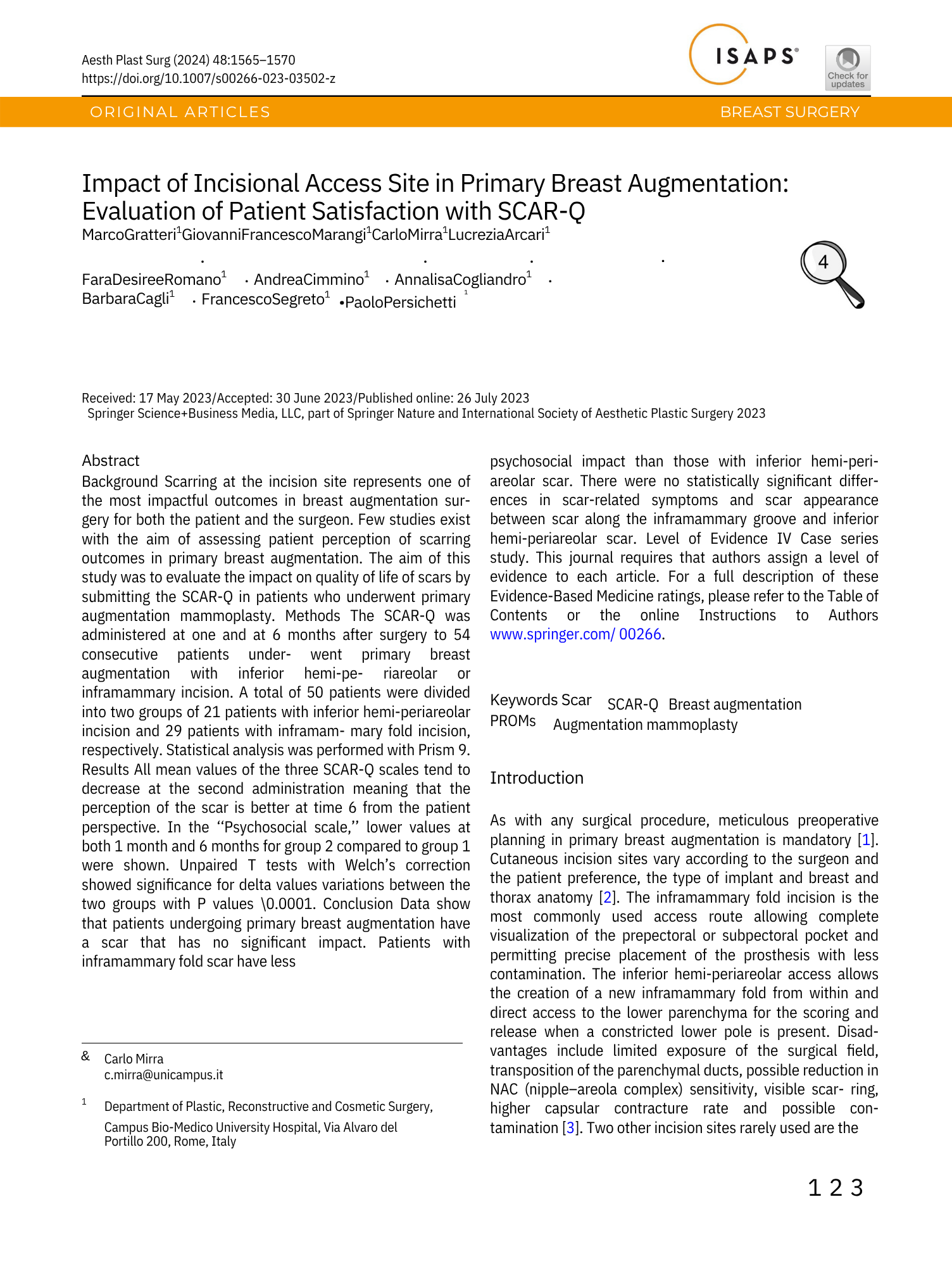 Copertina di un articolo scientifico intitolato "Impact of Incisional Access Site in Primary Breast Augmentation: Evaluation of Patient Satisfaction with SCAR-Q", con logo ISAPS, un numero 4 con una lente, e testo in inglese su uno sfondo bianco con 