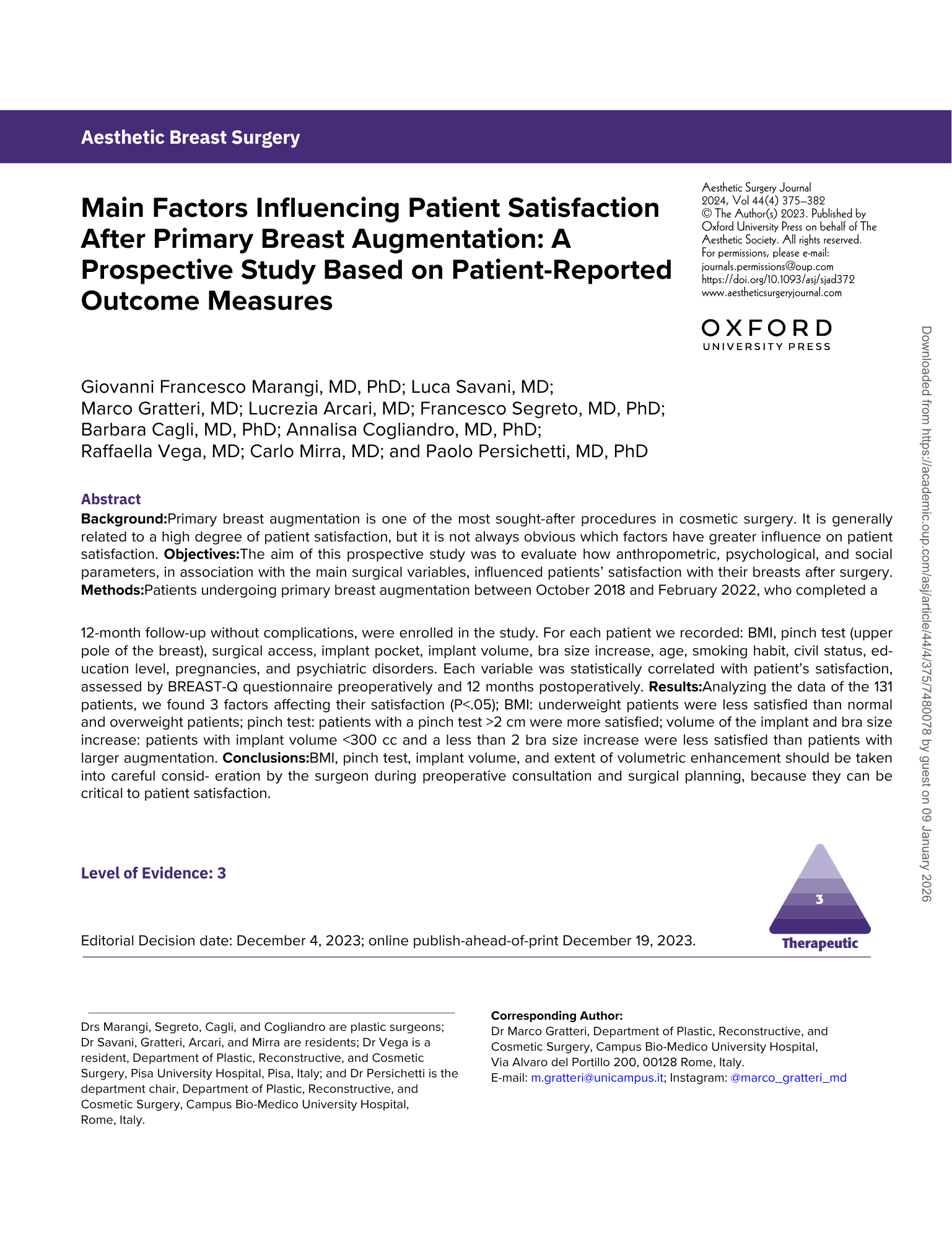 Copertina di uno studio scientifico sull'aumento del seno con titolo in inglese e altri dettagli, con grafico triangolare con livello di evidenza 3.