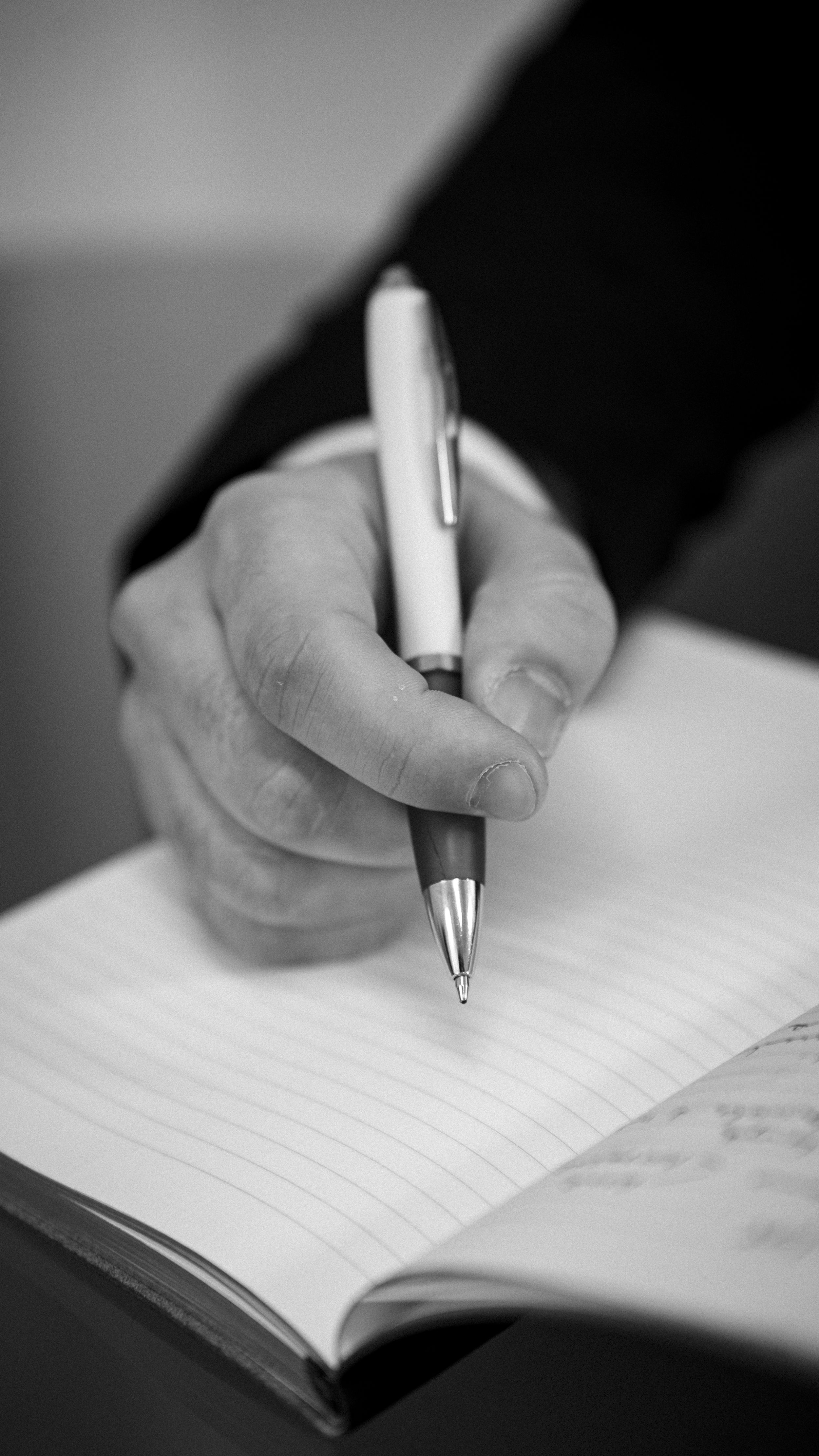 Dottor Marco Gratteri, Chirurgo Plastico, MD PHD