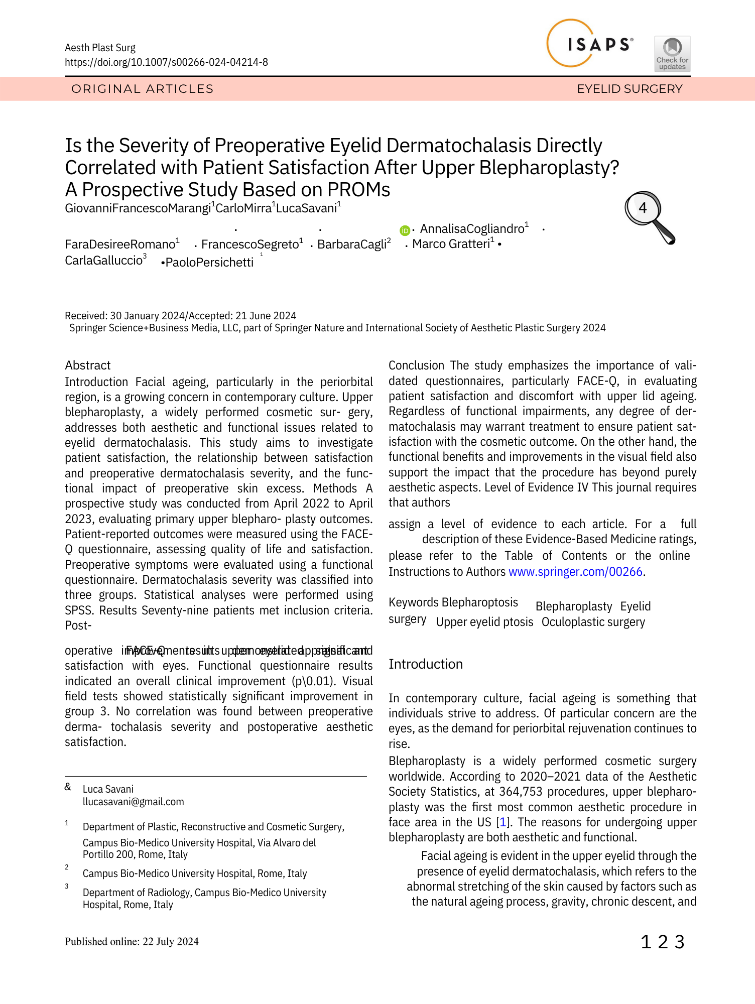 Documento di ricerca sulla chirurgia estetica degli occhi, con testo in inglese e intestazione ISAPS, e un'icona di lente d'ingrandimento.