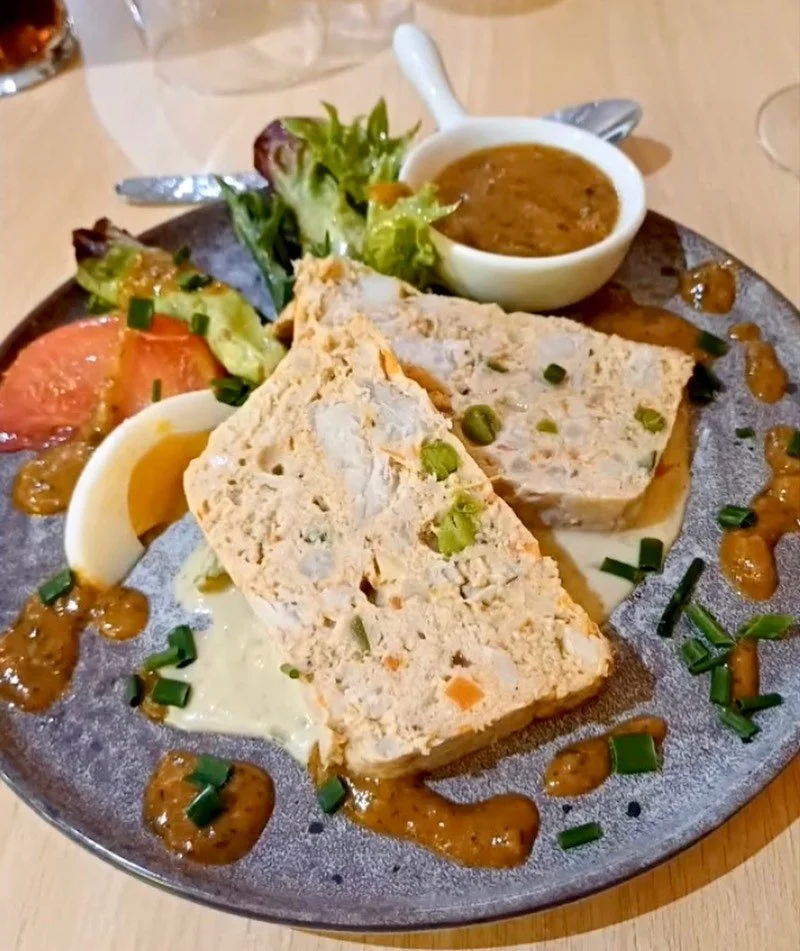 D&eacute;couvrez notre terrine maison, simple et pleine de go&ucirc;t.
#lekikalou #restaurantcaen #terrine #recette #caen