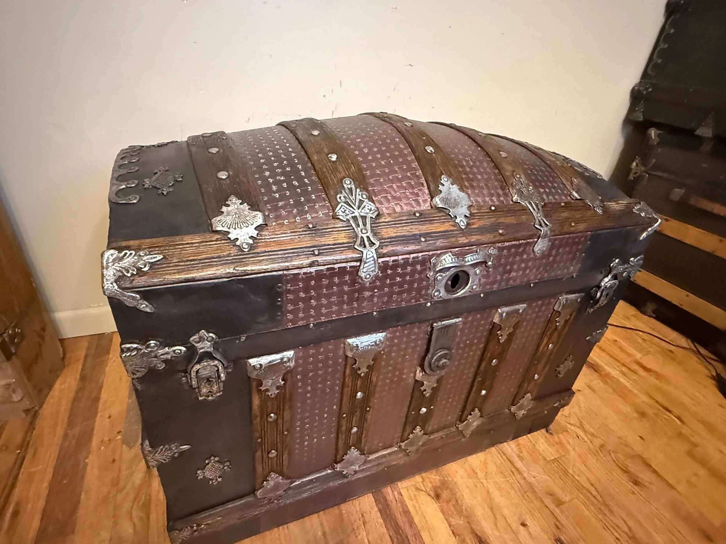 Masterfully restored 1800s Saratoga dome top trunk with rare basketweave embossed tin.