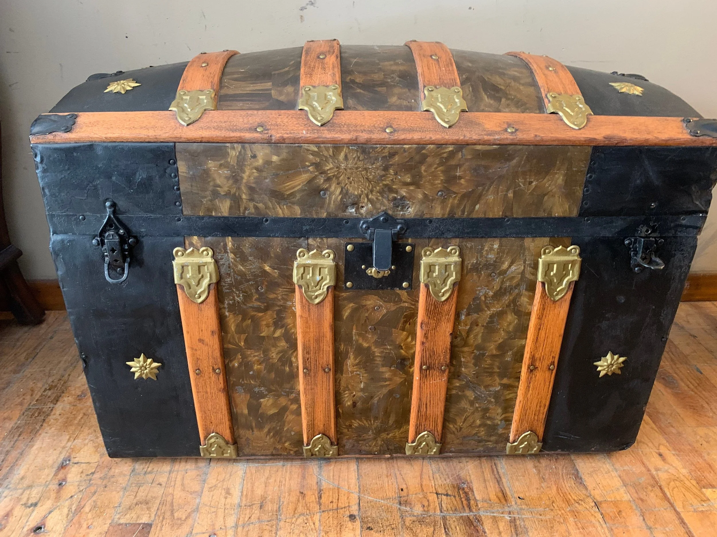 Close-up of the light wood slats and historical wood banding on an original patina humpback trunk.