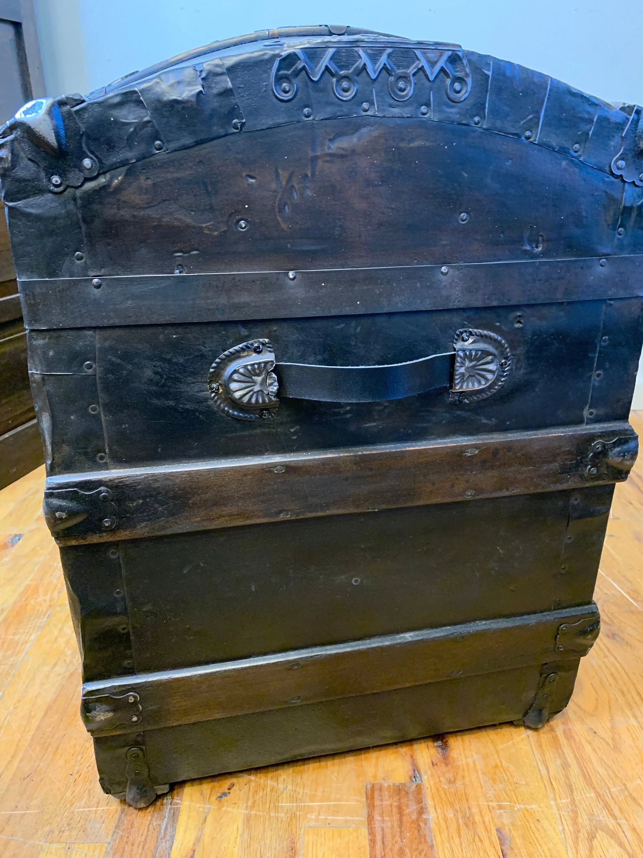 Humpback trunk with aged tin and leather handles