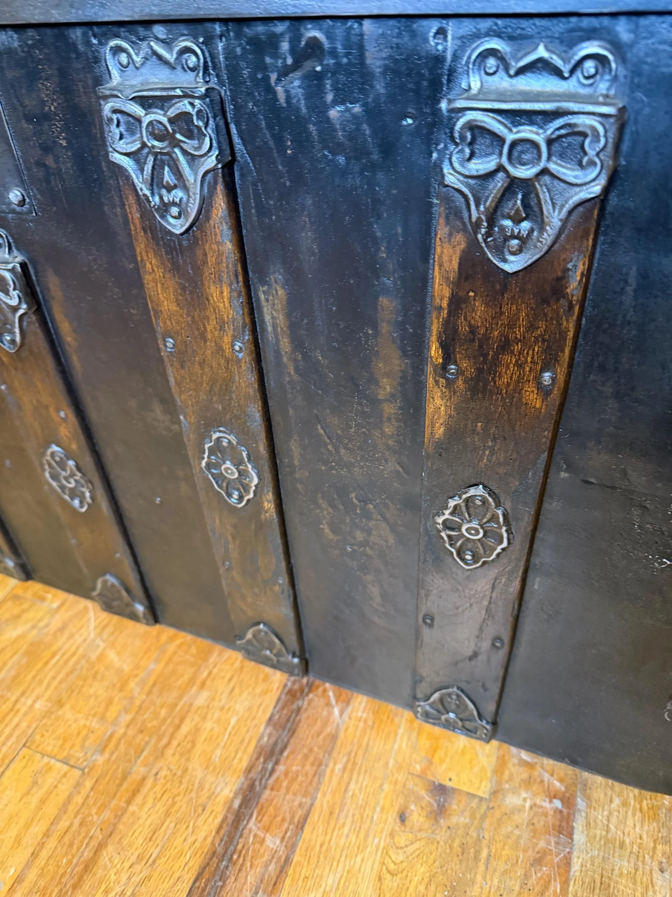 Wedding card box vintage trunk setup idea