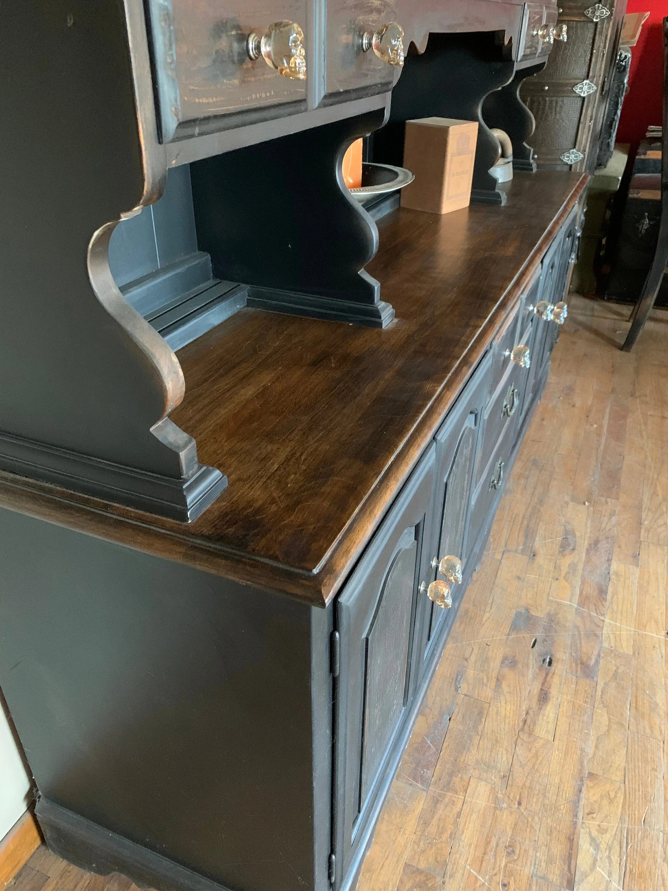 Dovetail drawer construction detail