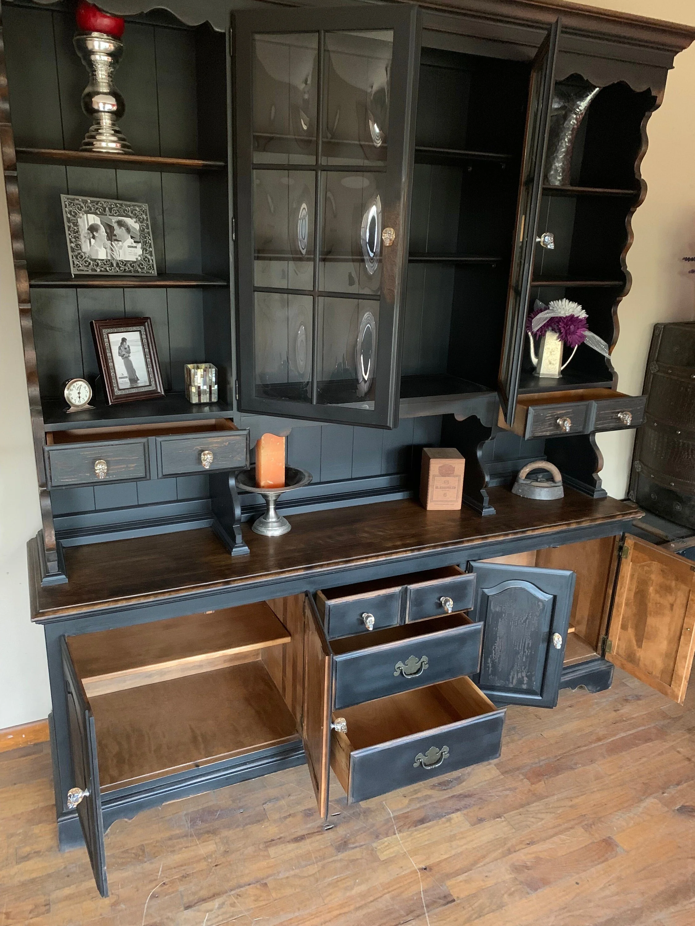 Adjustable shelves inside china cabinet