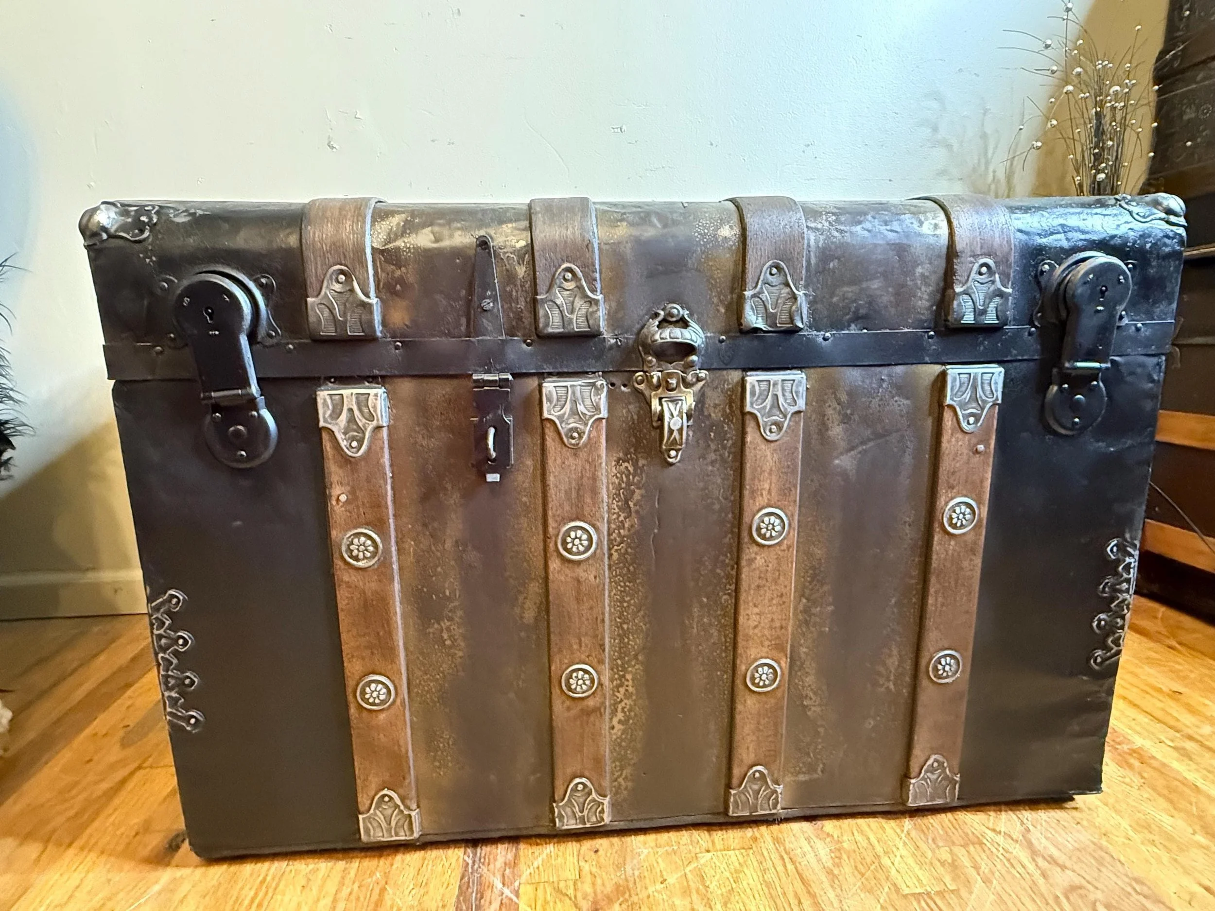 Late 1800s antique steamer trunk with metal and wood construction