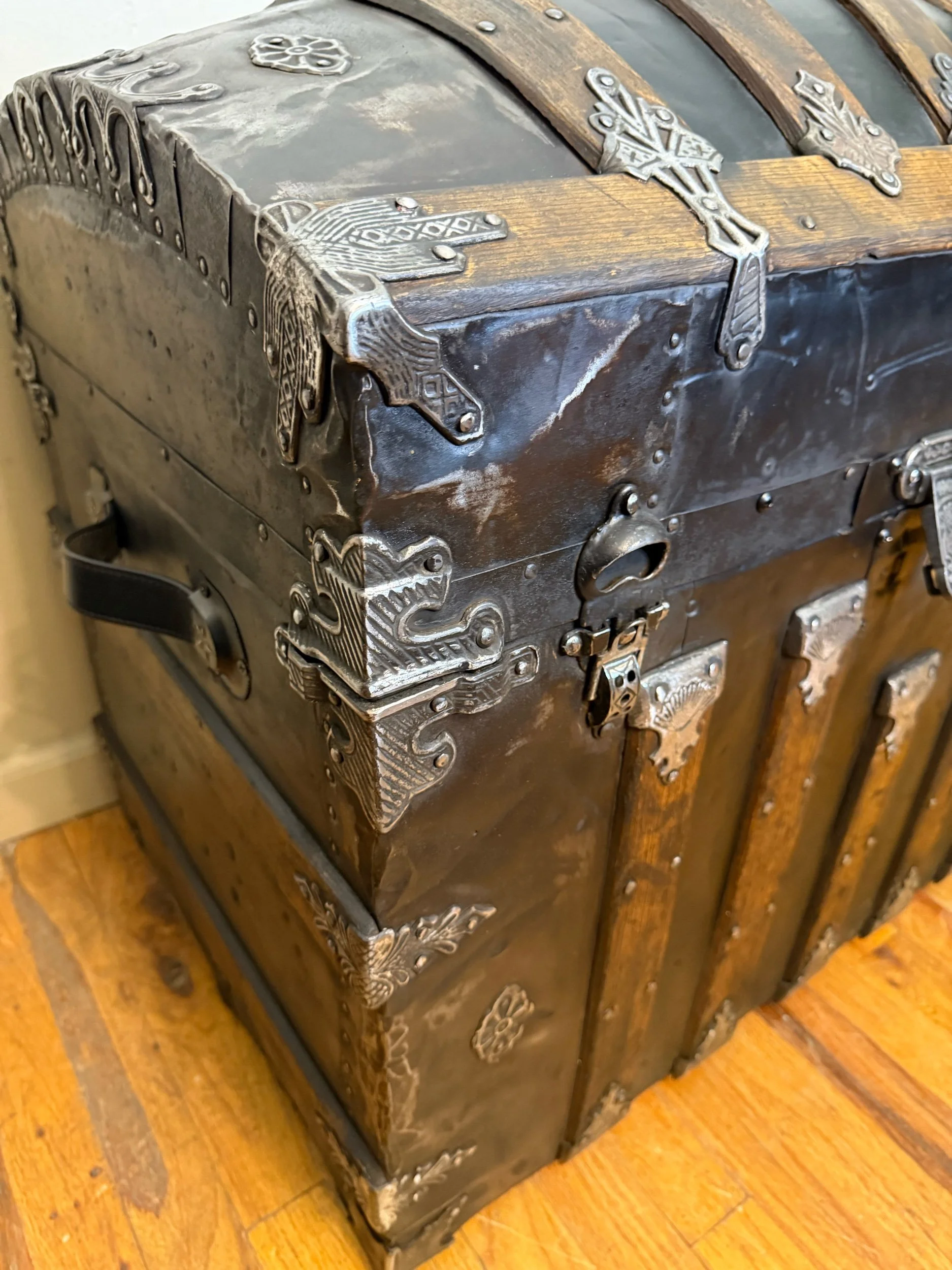 Custom black leather handle on restored Saratoga trunk