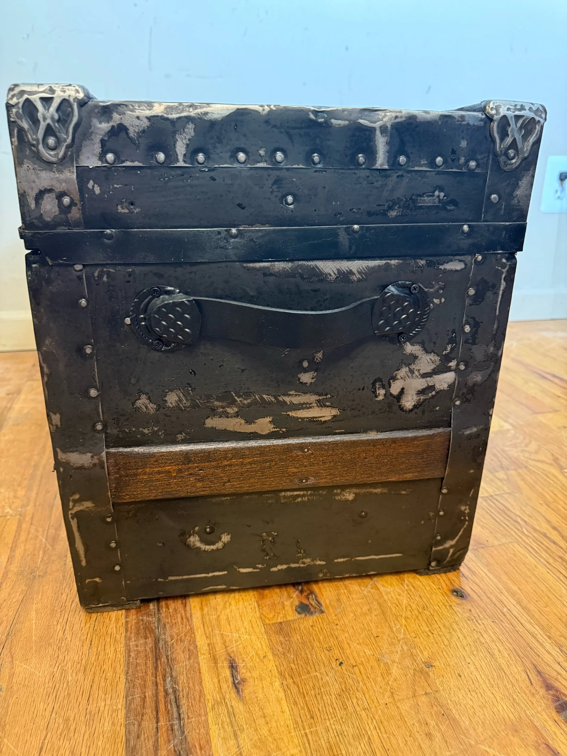 Side view of Victorian flat top travel trunk