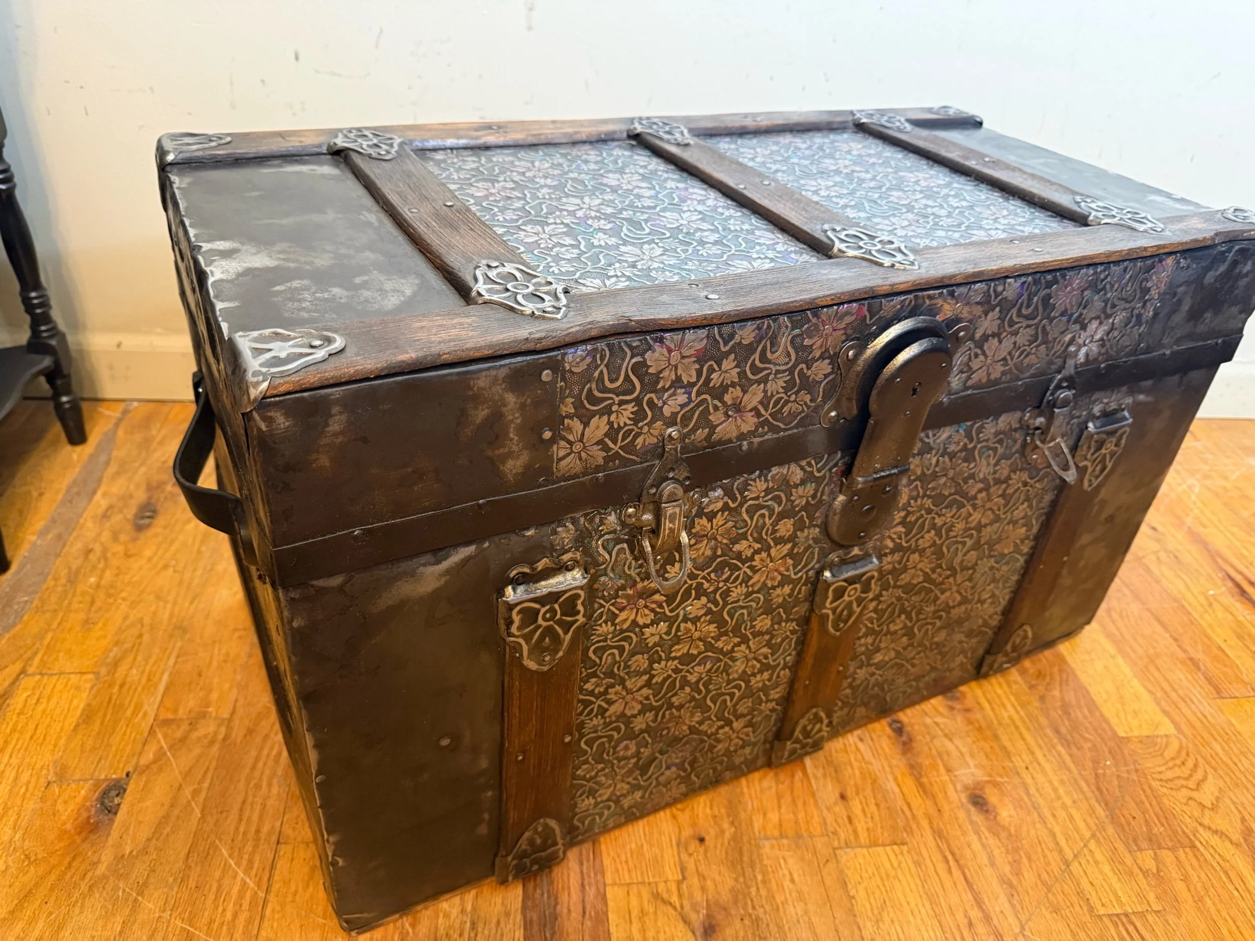 Decorative antique storage chest for living room