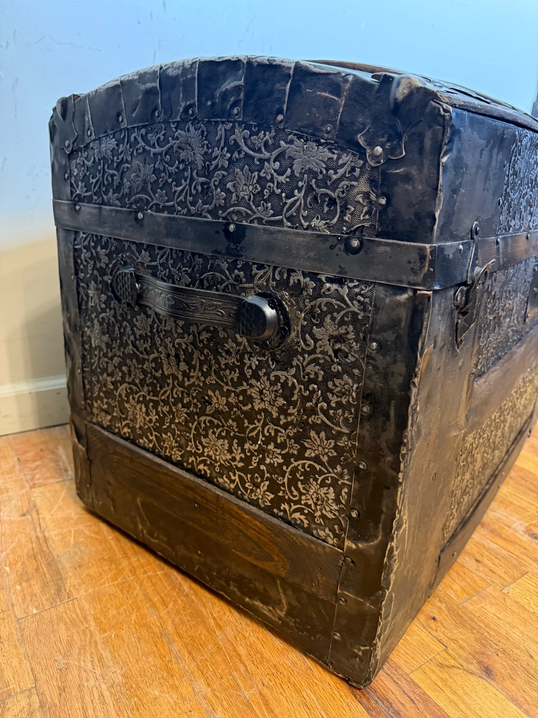 Decorative Saratoga travel trunk with custom leather handles