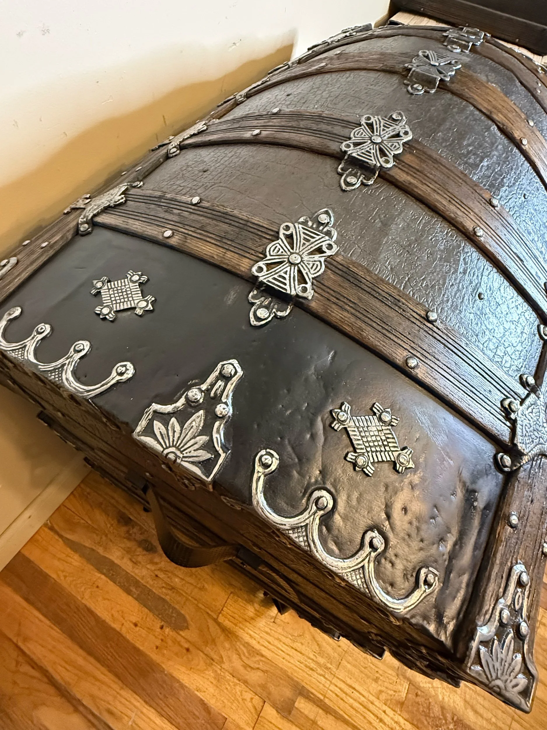 Late 19th century humpback trunk with embossed metal exterior