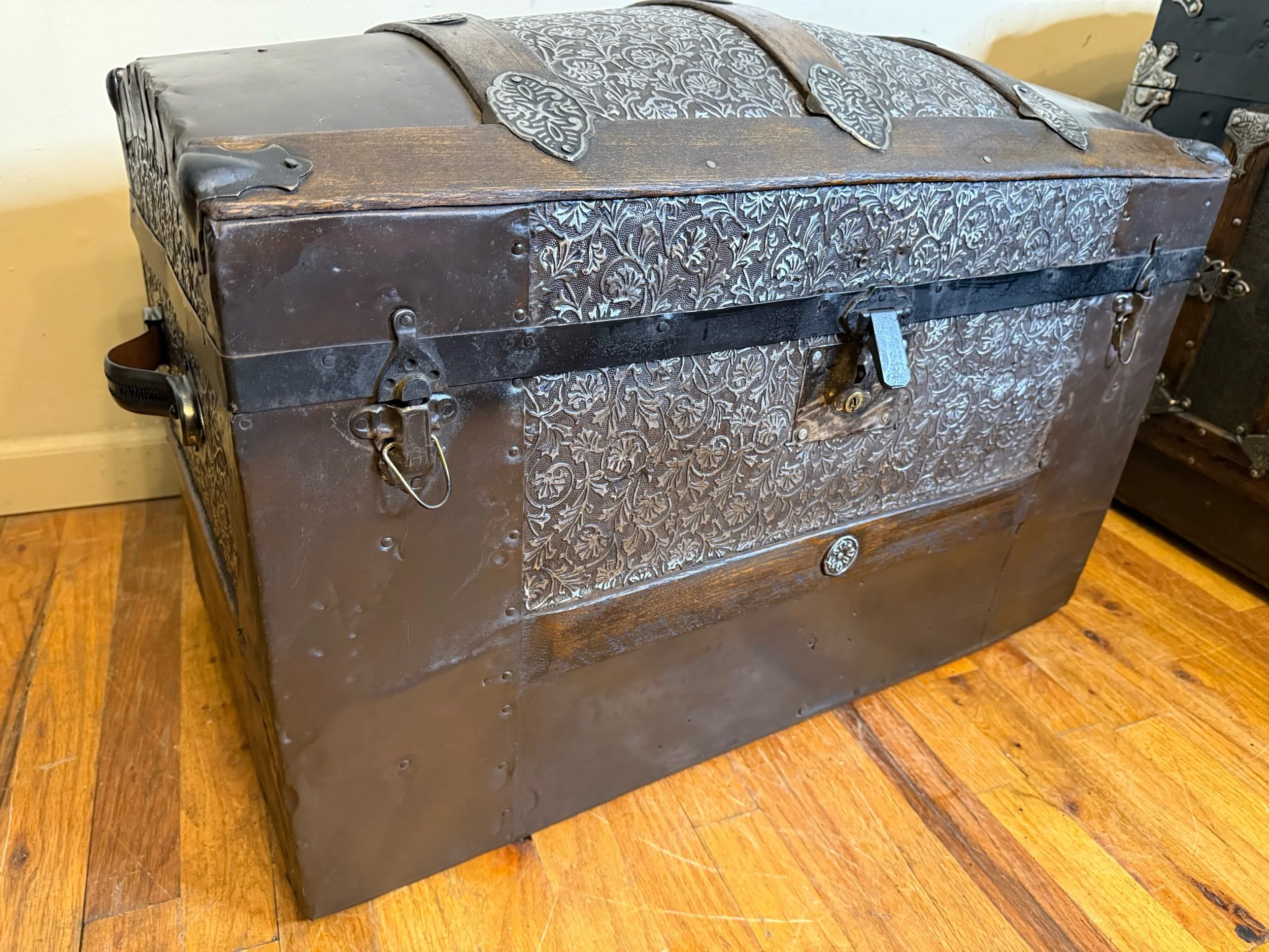 Arched lid on late 1800s Victorian travel trunk