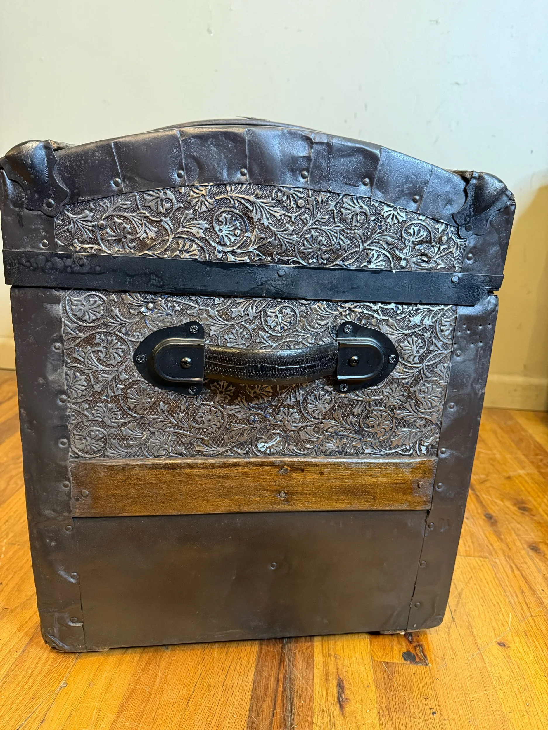 Side view of Saratoga antique humpback trunk