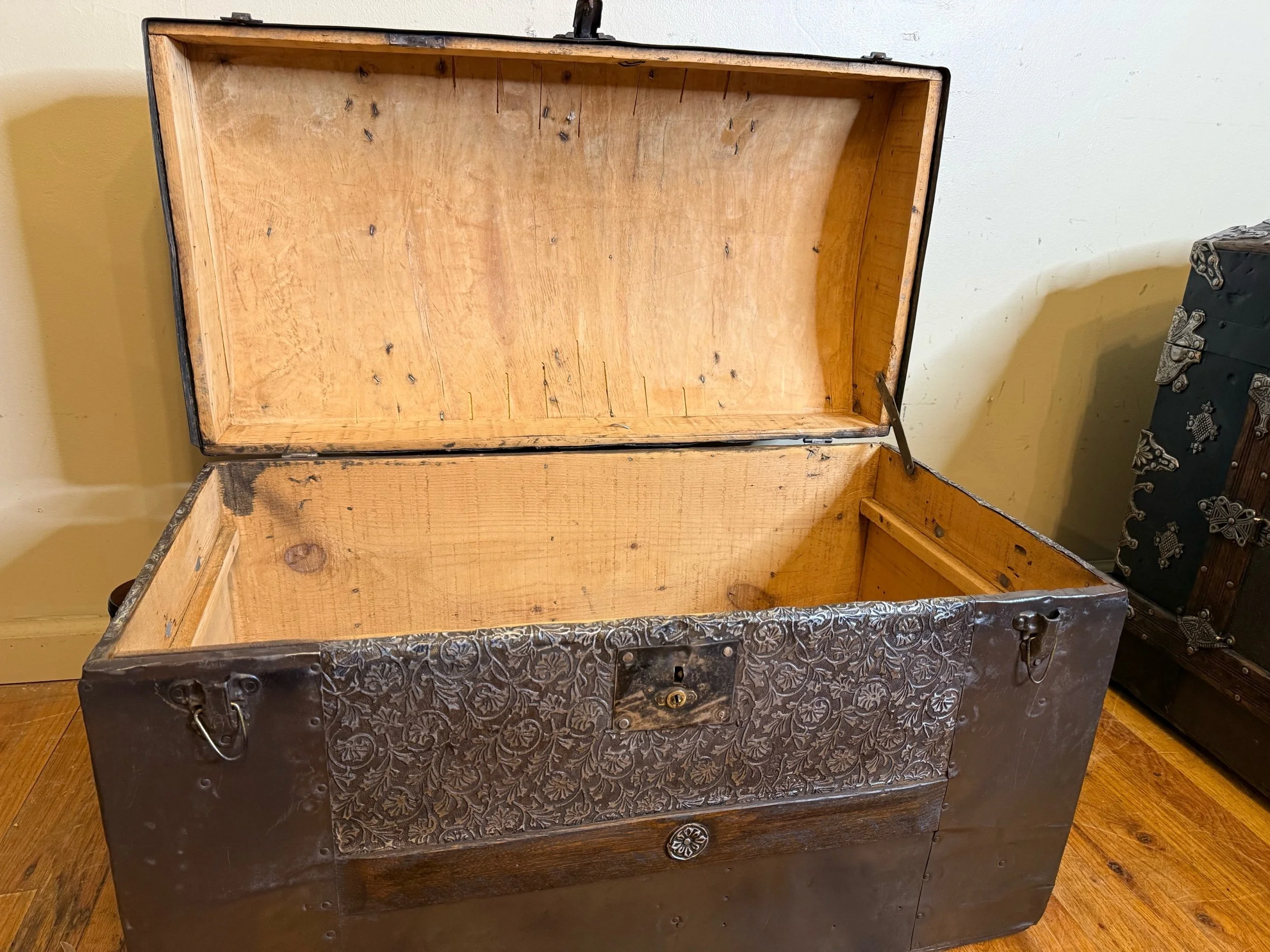 Clean sanded wood interior of Saratoga steamer trunk