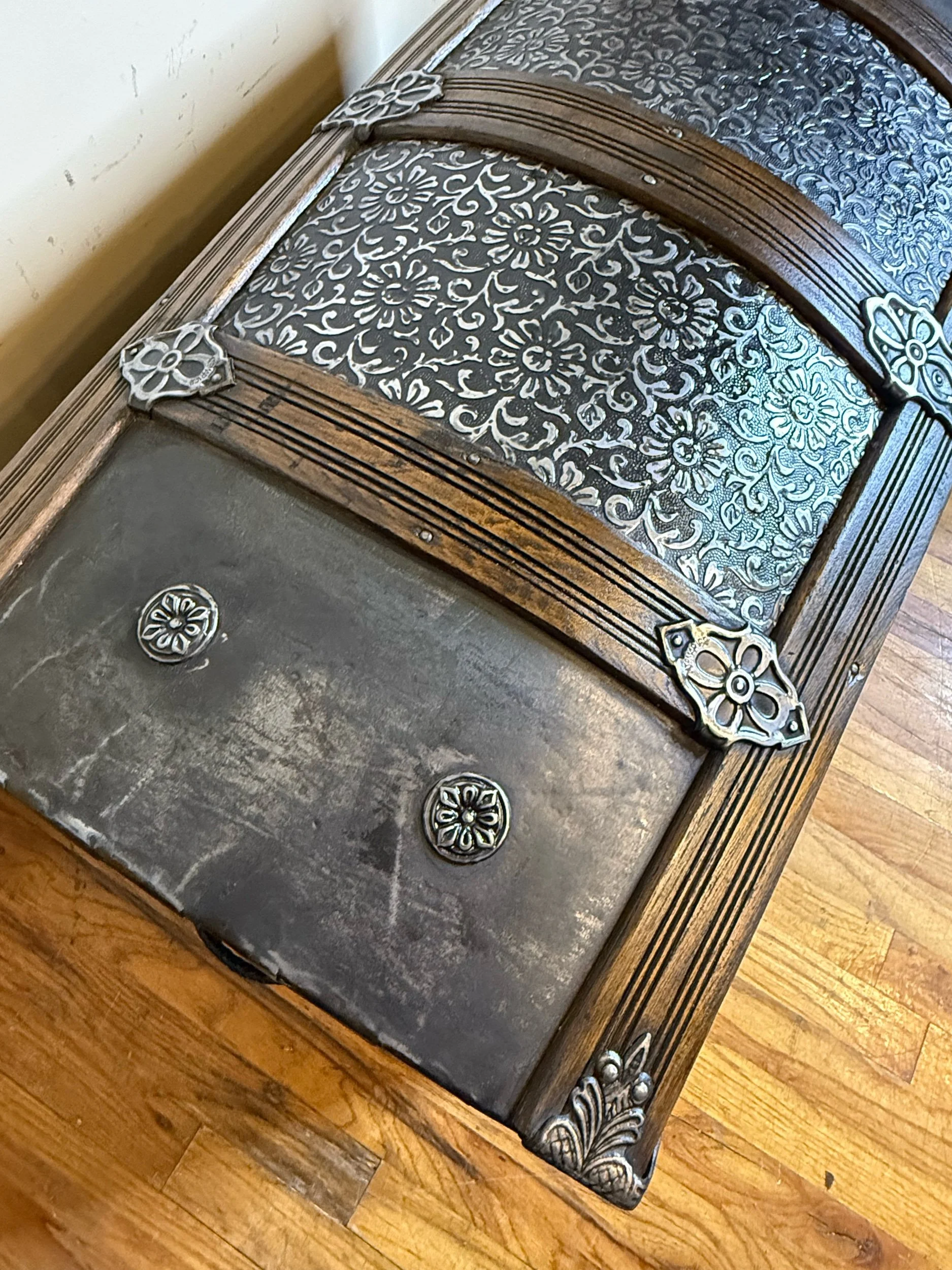 1800s antique humpback steamer trunk with arched lid