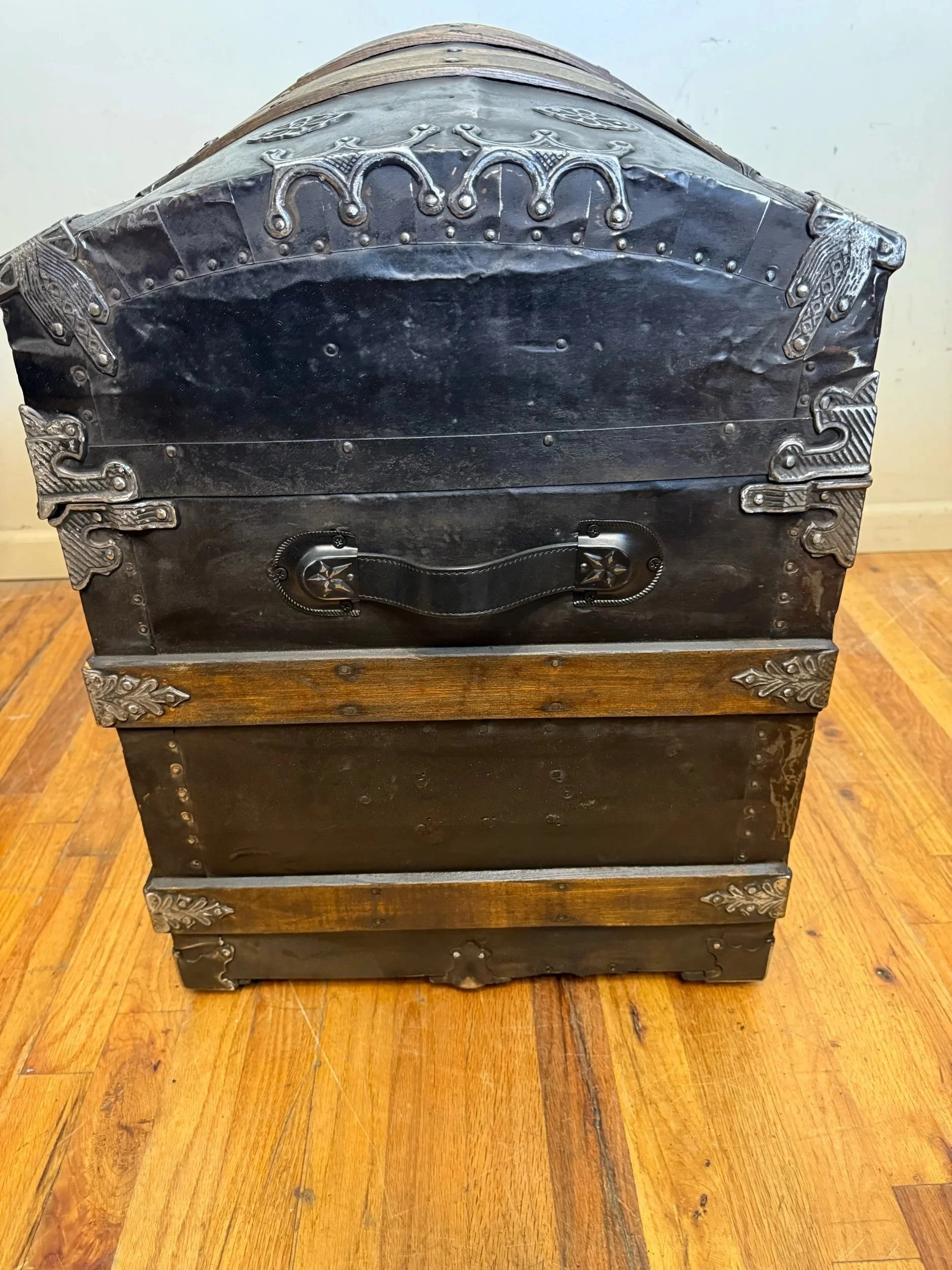 Smooth tin antique storage chest with leather handles
