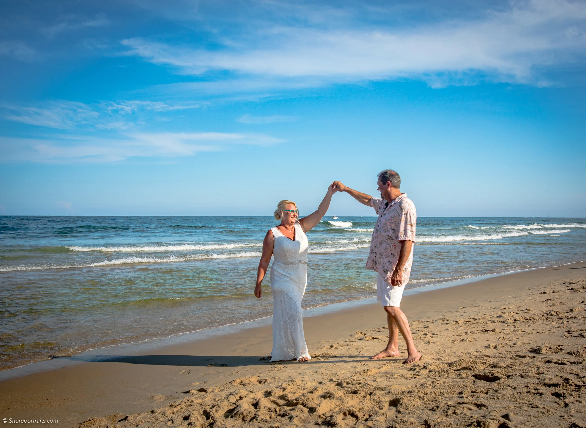 The bride &amp; groom holding hands! #OceanCityMDWedding