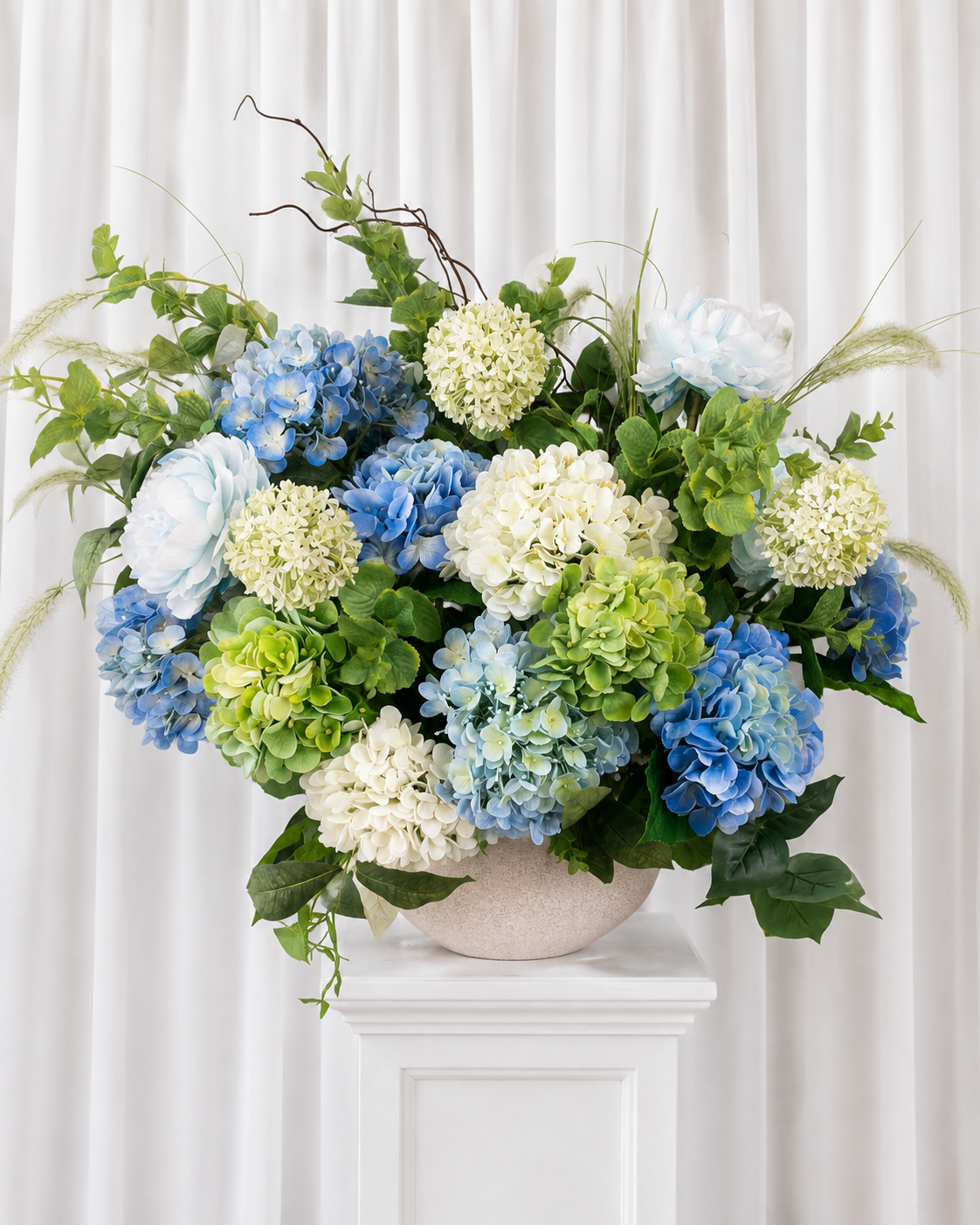 Coastal BGW Ceremony in container on pedestal w neutral backdrop.png