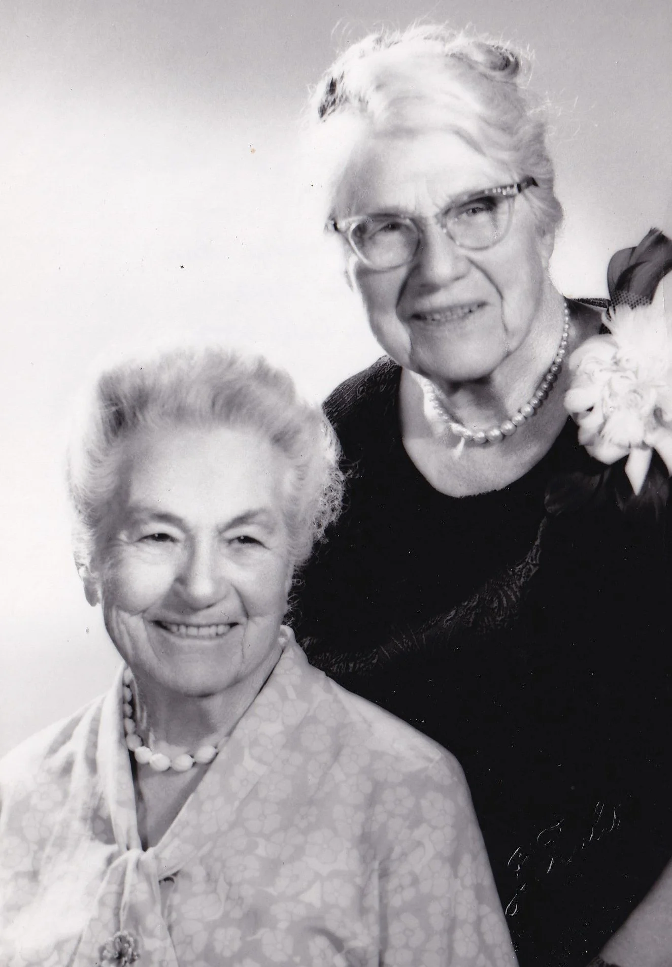 Jennie Mitchell and her sister Nellie Clay Murdock
