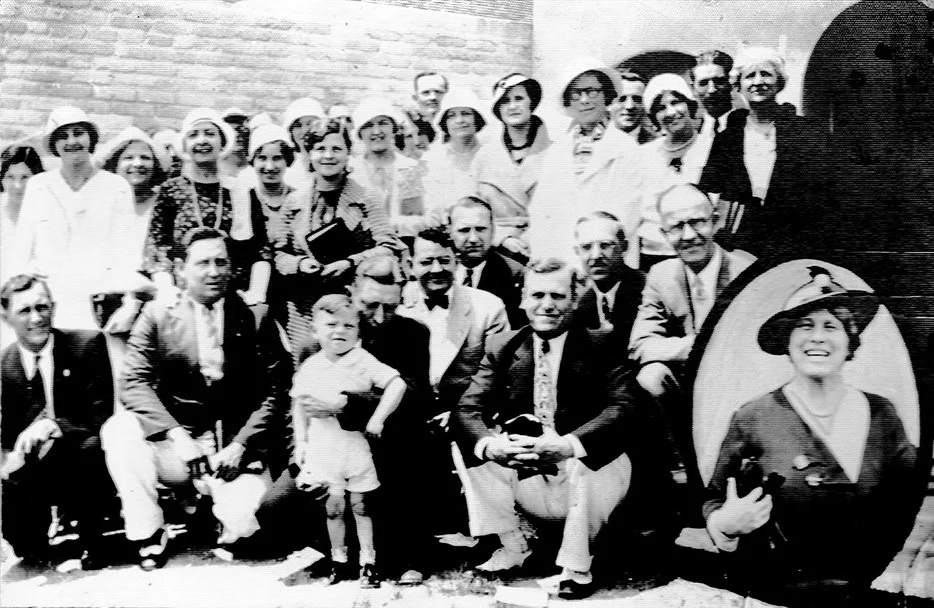 The Go-Ye Fellowship class at Paul Rader's church. Jennie Mitchell in the inset. 