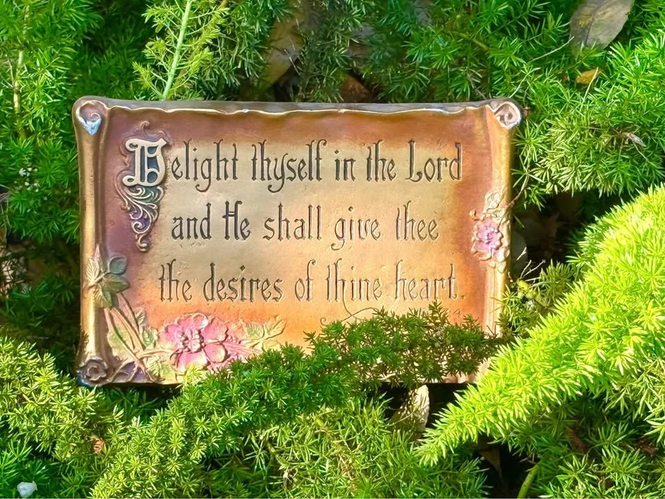 Another version of  "Delight thyself in the Lord..." - bas relief style