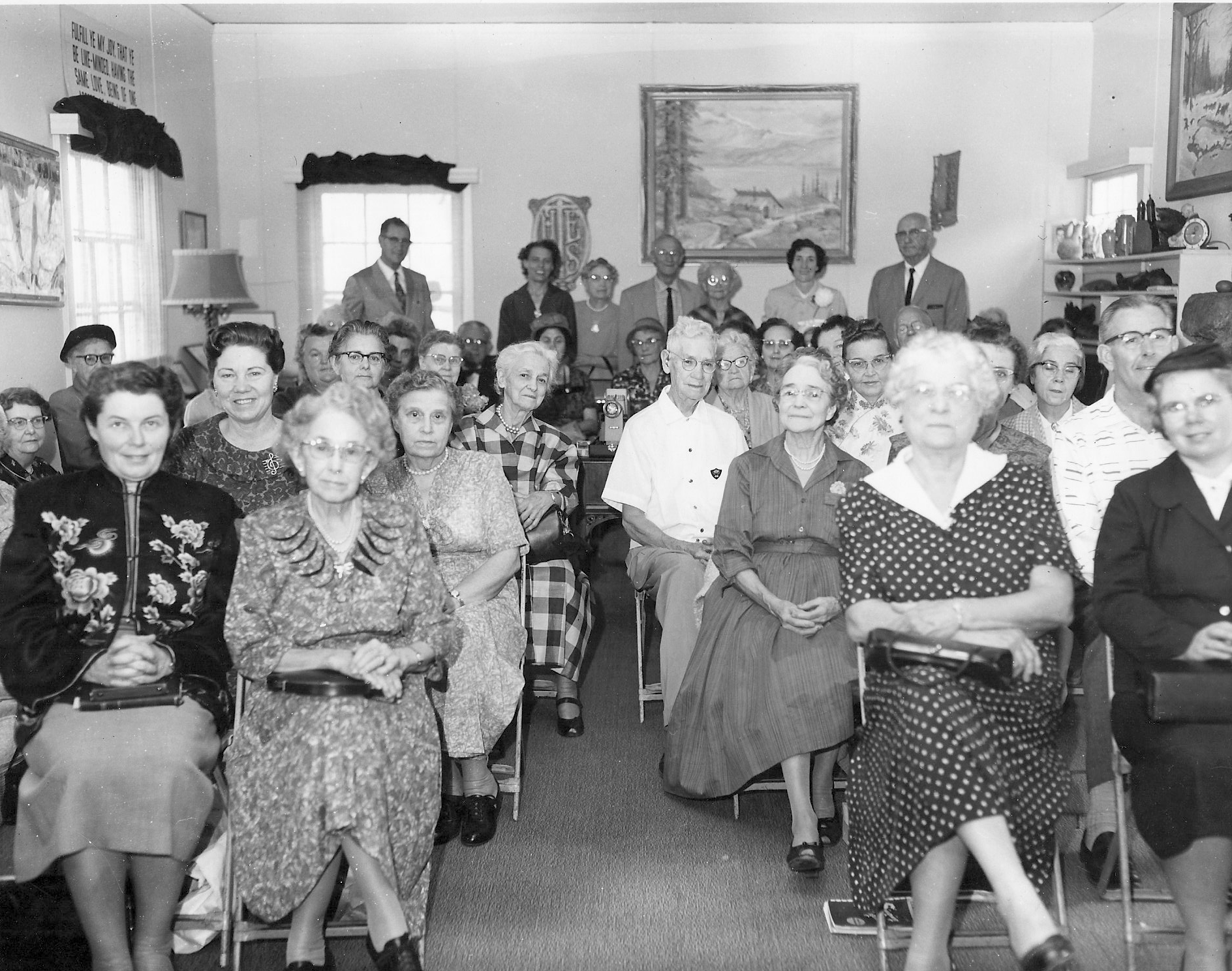 Go-Ye Fellowship event attendees in teh chapel, 1950s