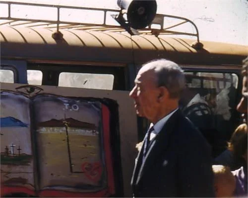 Andrew giving a chalk talk outside ff