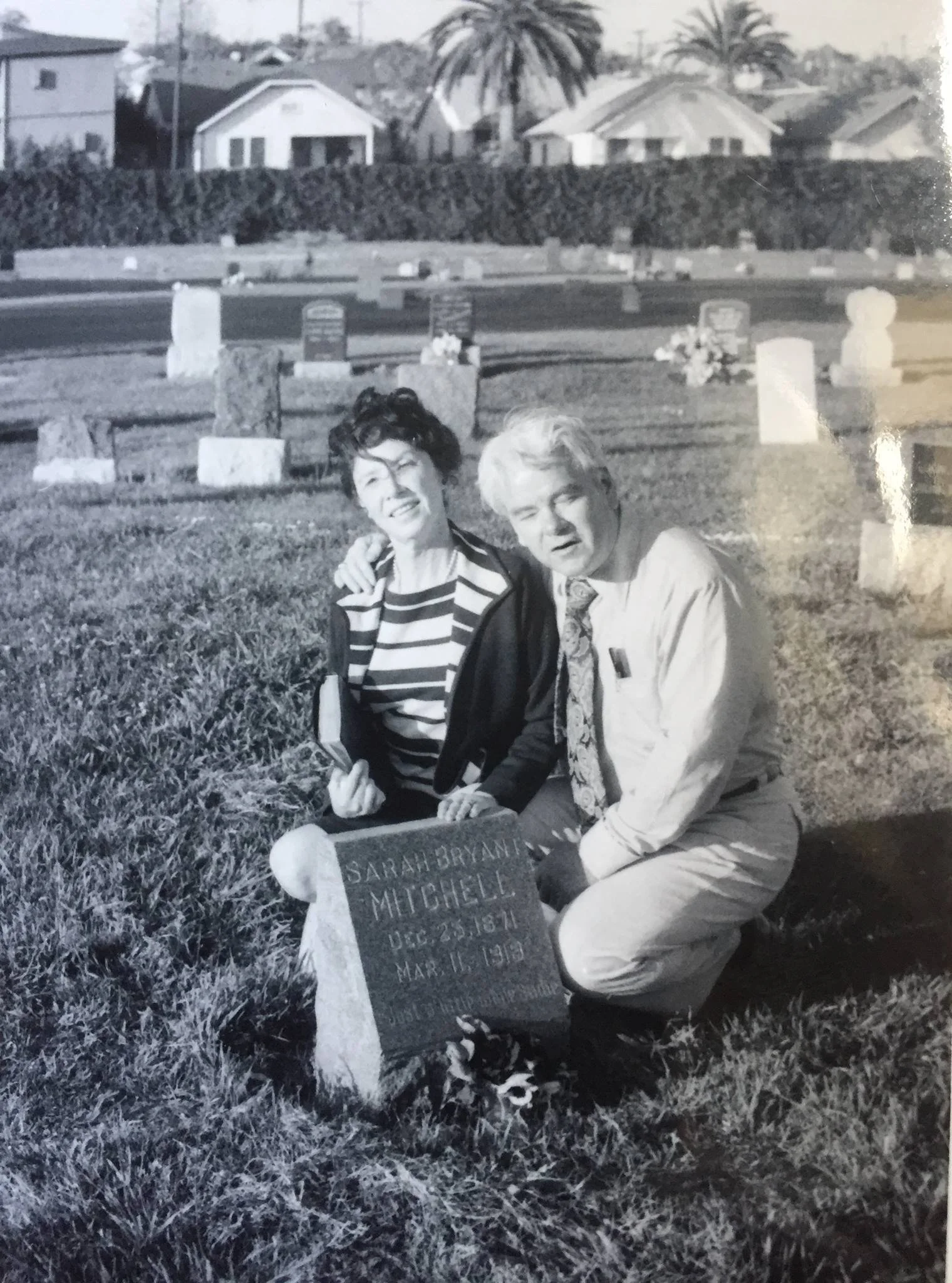 Kaare and Jean Wilhelmsen at Jean's mother Sadie's grave, Los Angeles