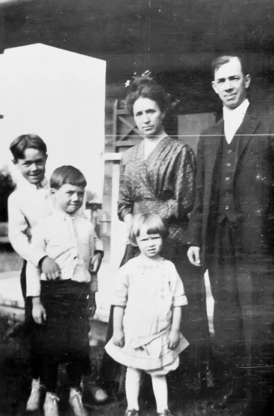 Andrew and Sadie Mitchell with children, Bryant, Hubert and Helen, 1913