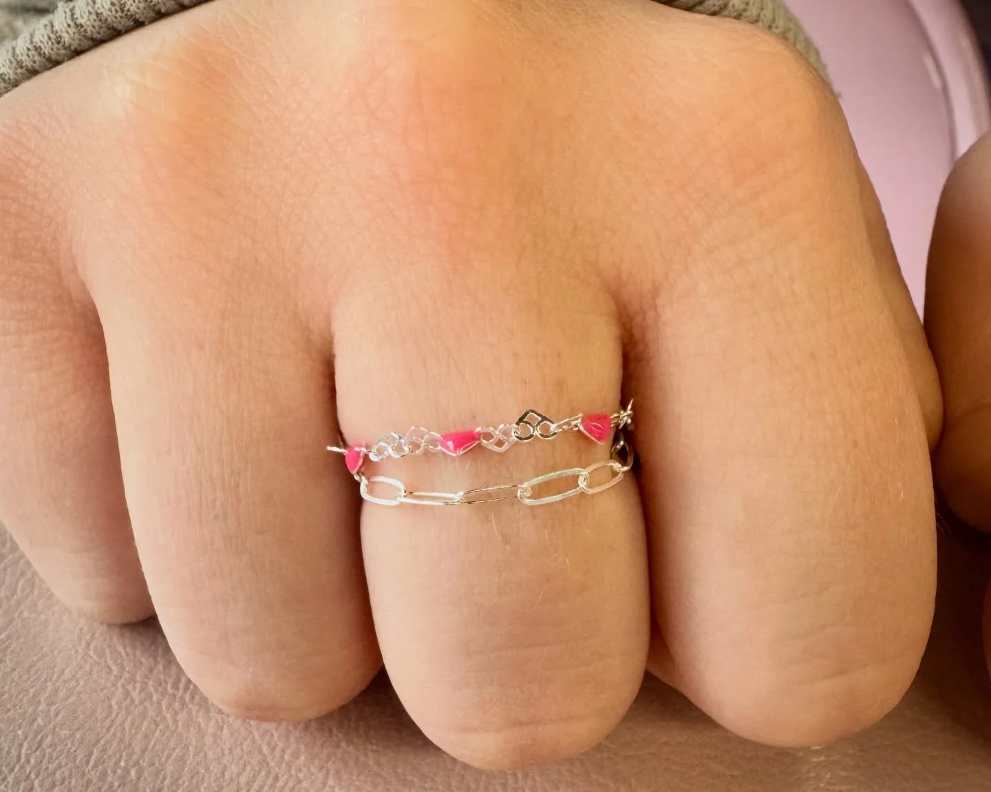 Thank you to everyone who came out and supported at @little_shop_pittsburg today! 💖 I appreciate each and every one of you 🫶🏼
Also check out this cutie ring stack 😍
#pittsburgks #pittks #permanentjewelry #pittkspermanentjewelry #pinkandchain