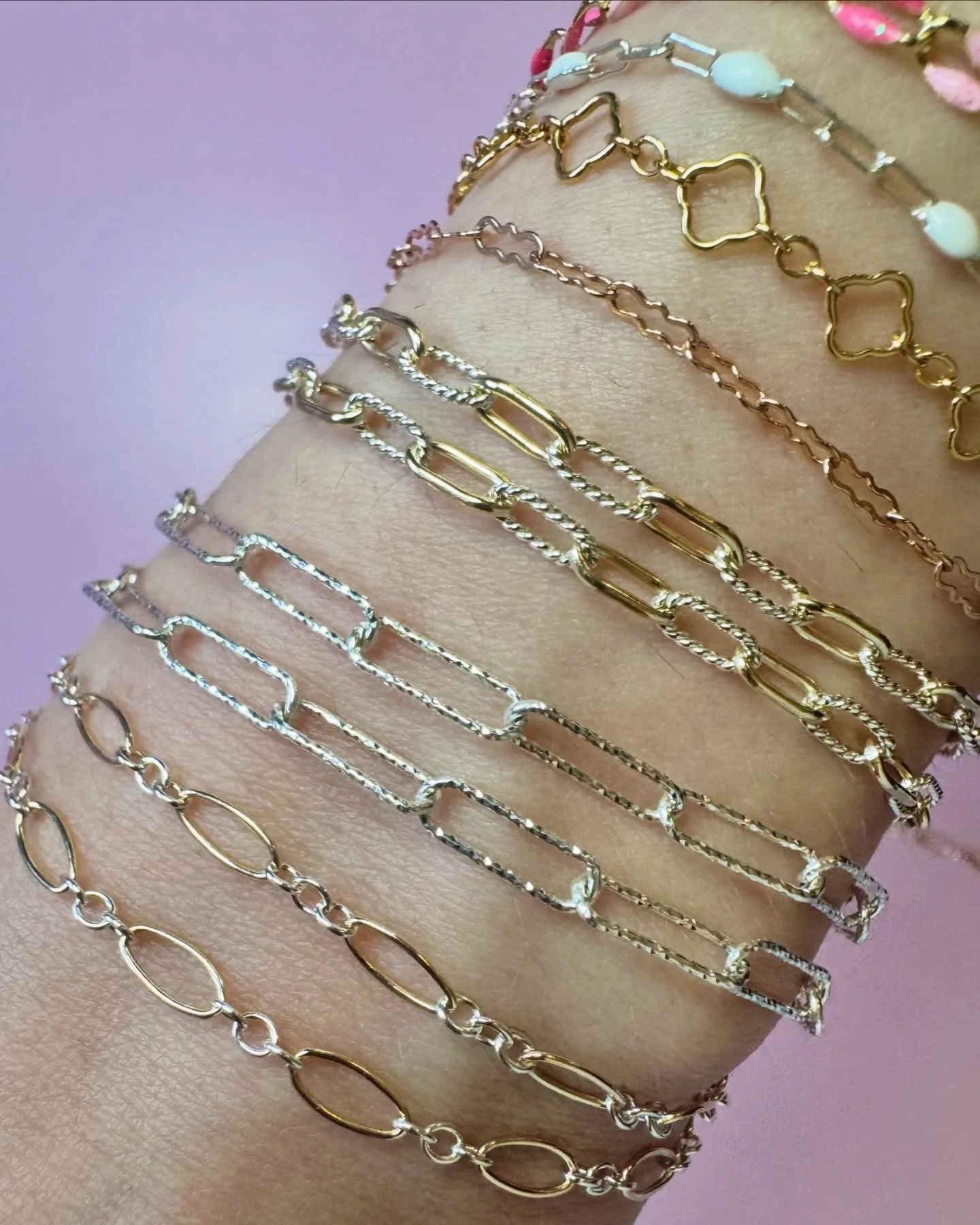 Ask and you shall receive 🫰🏼💖
chunkier statement chains + mixed metal are coming with me to @embellishboutique514 tomorrow and I&rsquo;m obsessed 🤗

even better? they&rsquo;re part of my birthday deals 🫶🏼
so if you&rsquo;ve been waiting for som