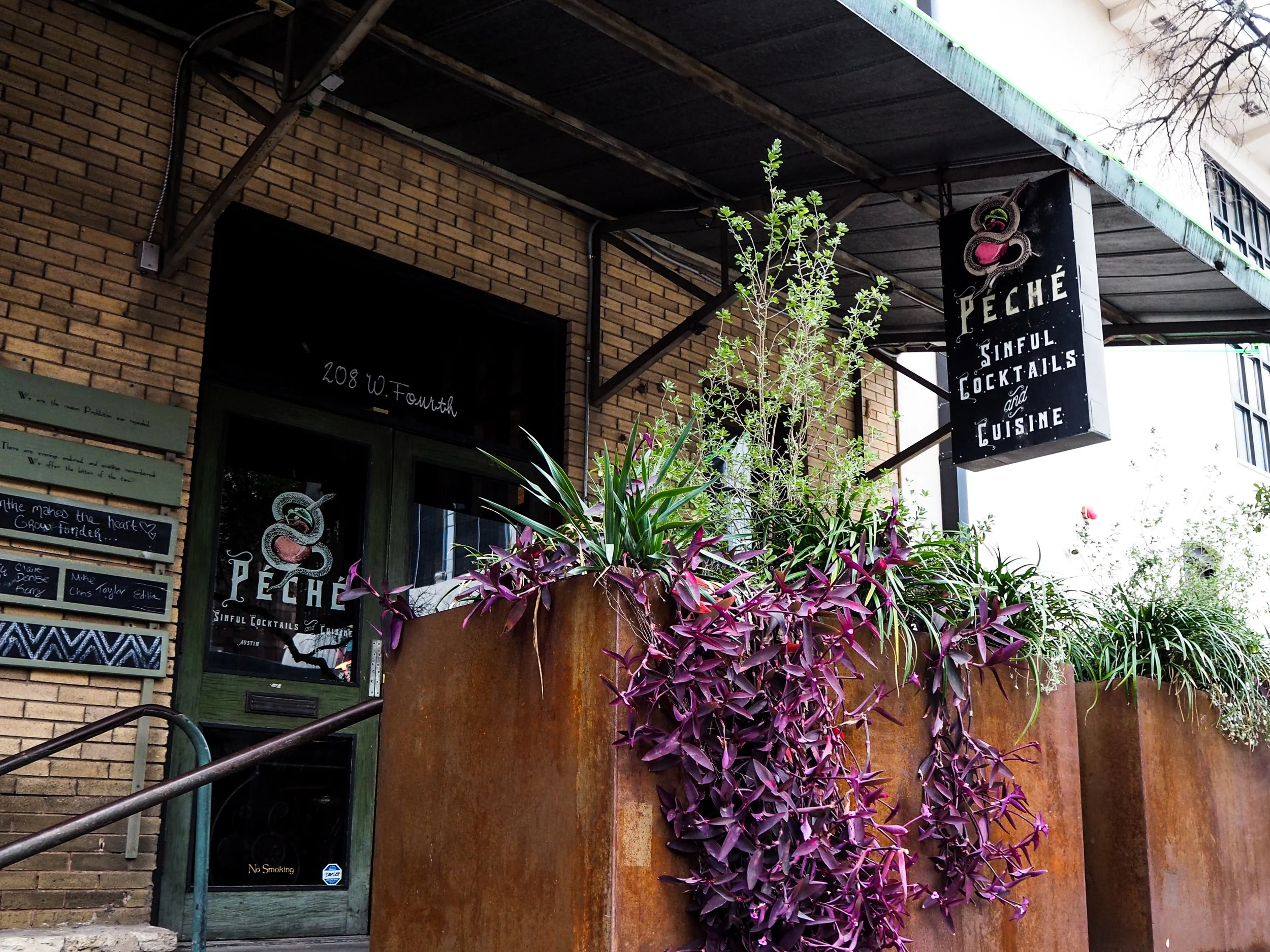 Péché Sinful Cocktails and Cuisine