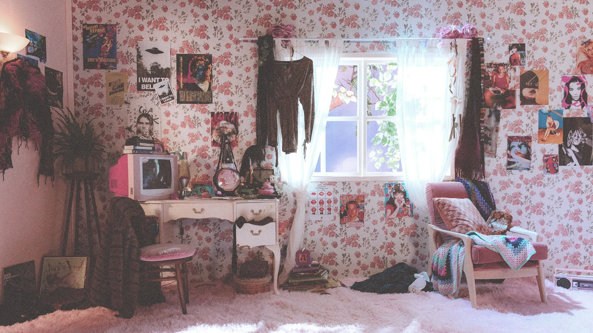 The Witchy Girls Wallpaper [Desktop] - Zelda's Bedroom