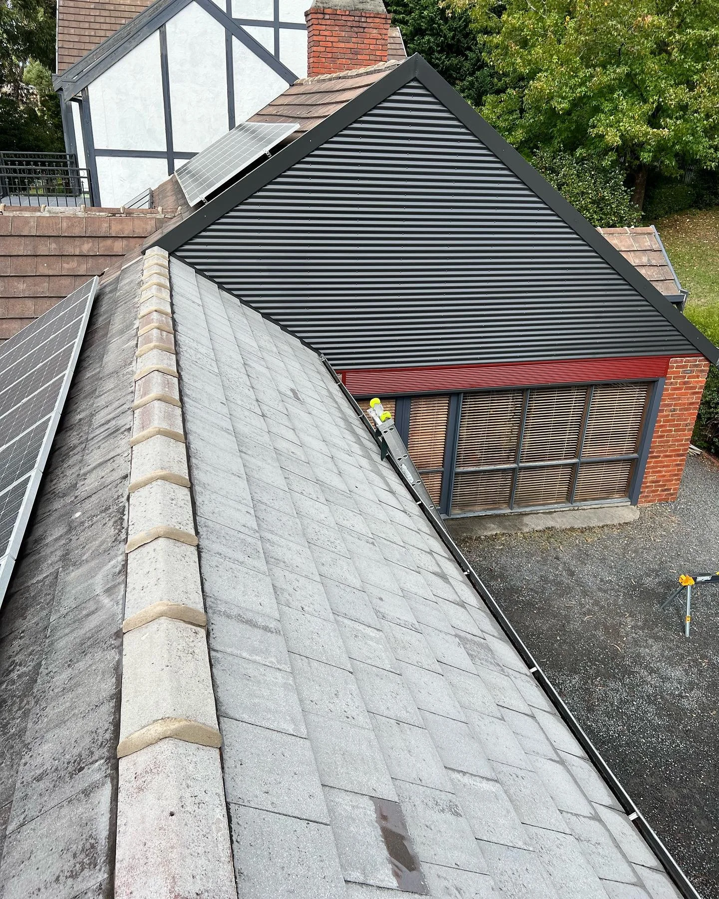 "Introducing our latest Metal Corrugated Colorbond Cladding realization! This sleek and durable design is perfect for creating a modern and standout facade. 😍🎨 #MetalCladding #ColorbondCladding #ArchitecturalDesign"