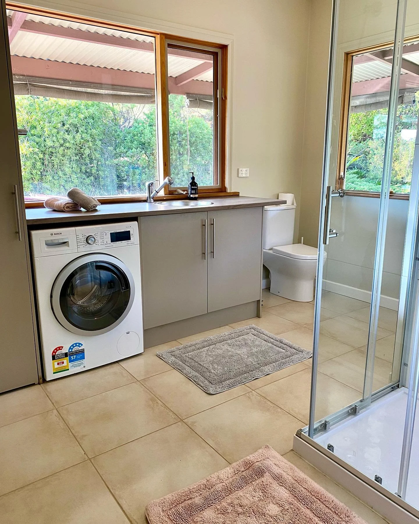 Renovations bathroom/laundry.
#tiling 
#cabinets 
#painting 
#showers 
#waterproofing 
#carpentry 
#finishcarpentry 
#countertops