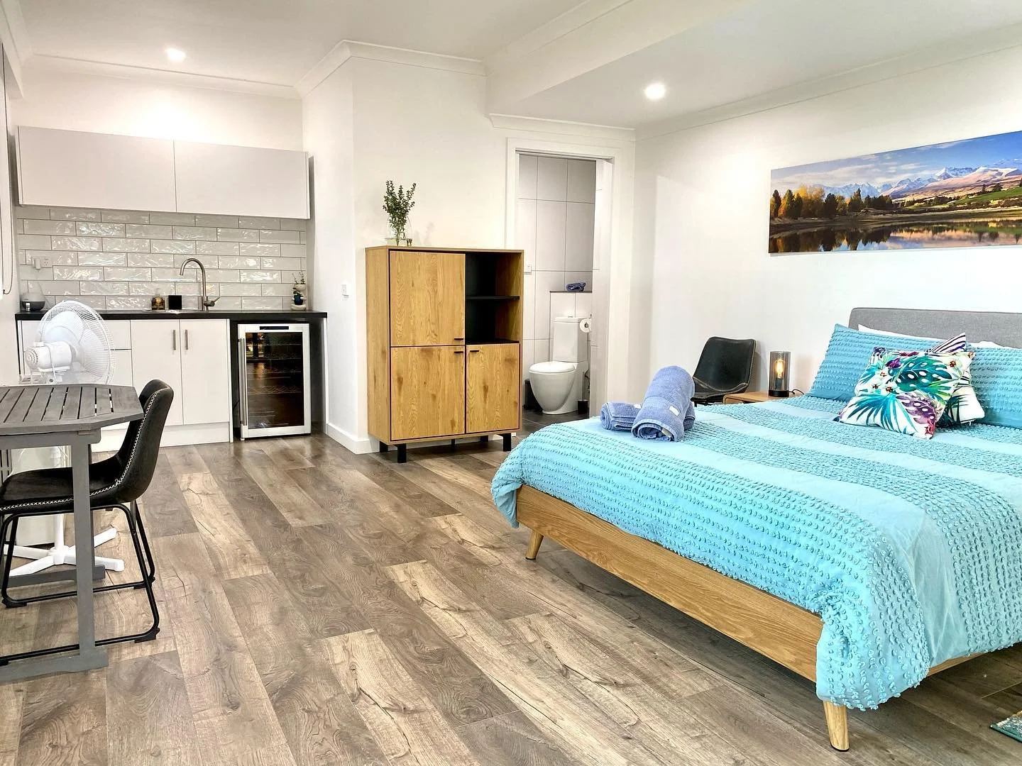 This room + ensuite was full of projects:
#framing 
#flooring 
#tiling 
#drywall 
#painting