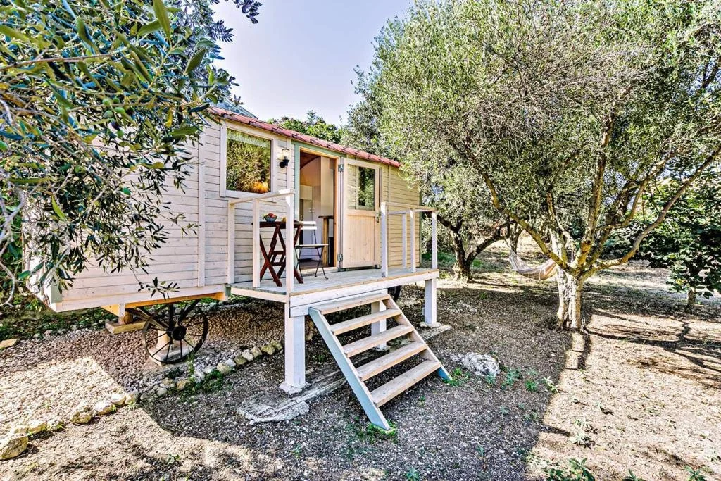 TINY HOUSE