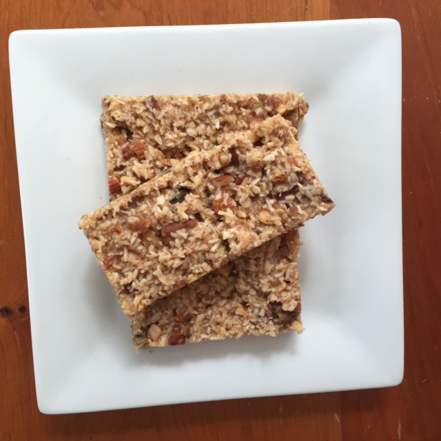 Make your own: Crunchy Nut and Date Paleo Bars - By Corner of Yum